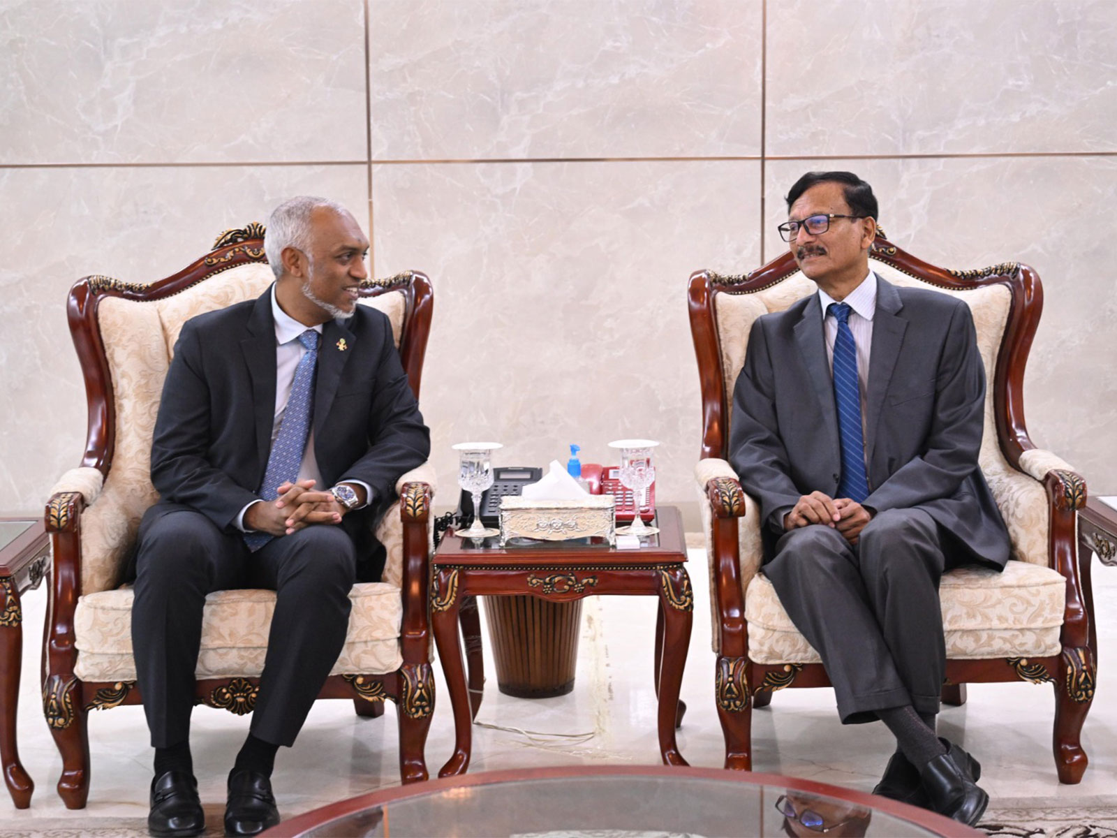 President of Maldives, Mohamed Muizzu with Bangladesh's Foreign Adviser, M Touhid Hossain (Photo/ChiefAdviser'sPress Wing)
