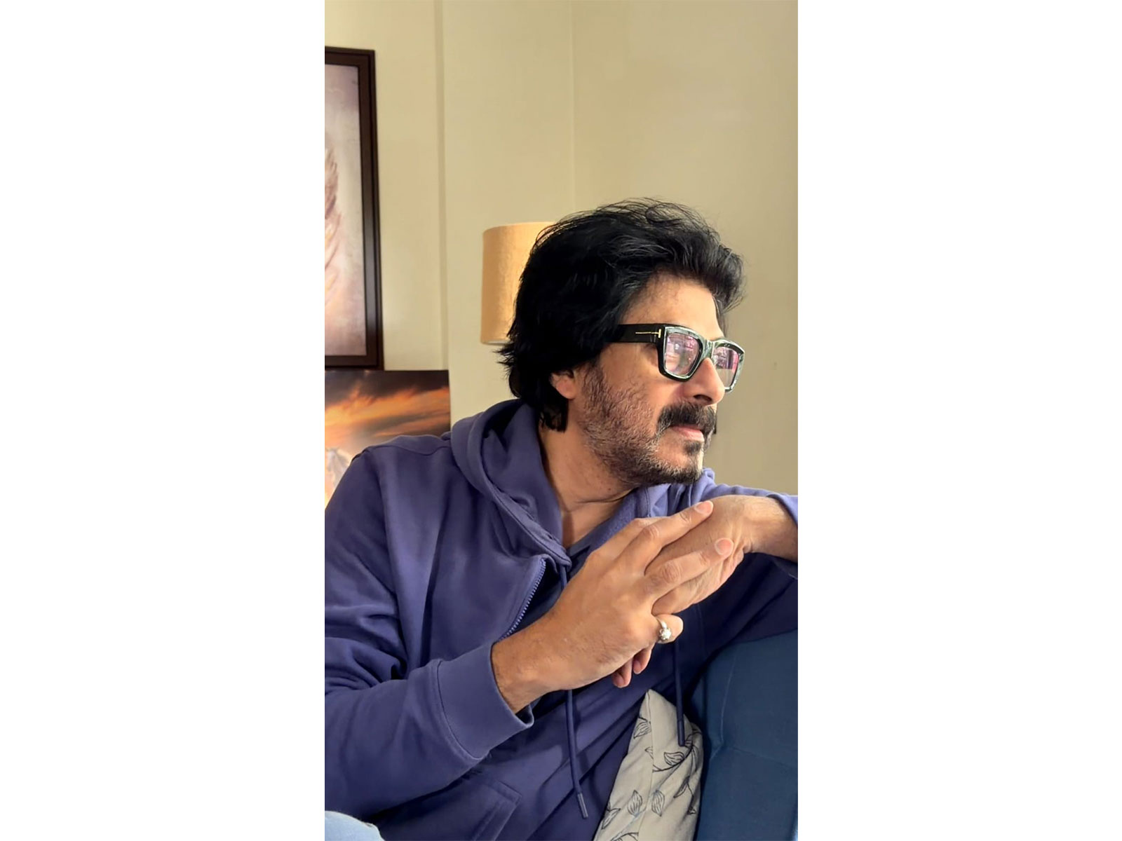 Nationally acclaimed filmmaker Yogesh Deshpande, known for 66 Sadashiv and Swaragandharvaa Sudhir Phadke, now steps into mainstream Hindi cinema