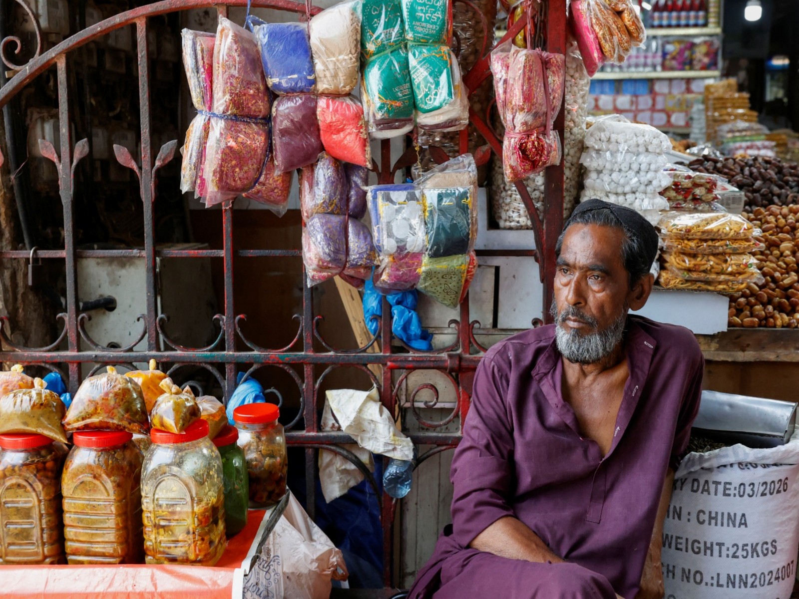 Man waits for customers in Karachi (File Photo/Reuters)