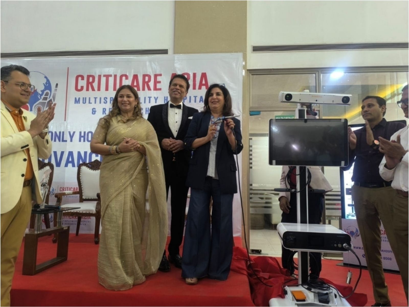 Farah Khan inaugurates the CritiCare Asia Hospitals' newly launched Smith+Nephew CORI robotic system for joint replacement surgeries