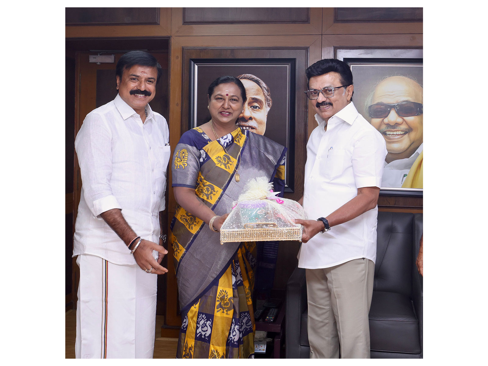 DMDK General Secretary Premalatha Vijayakanth with MK Stalin (Photo/@mkstalin)