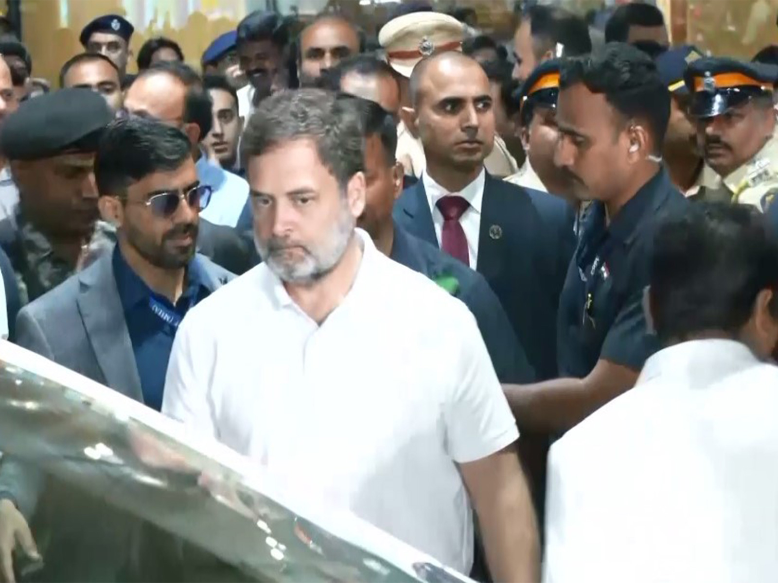 LoP Lok Sabha Rahul Gandhi arrives at Mumbai airport (Photo: ANI)