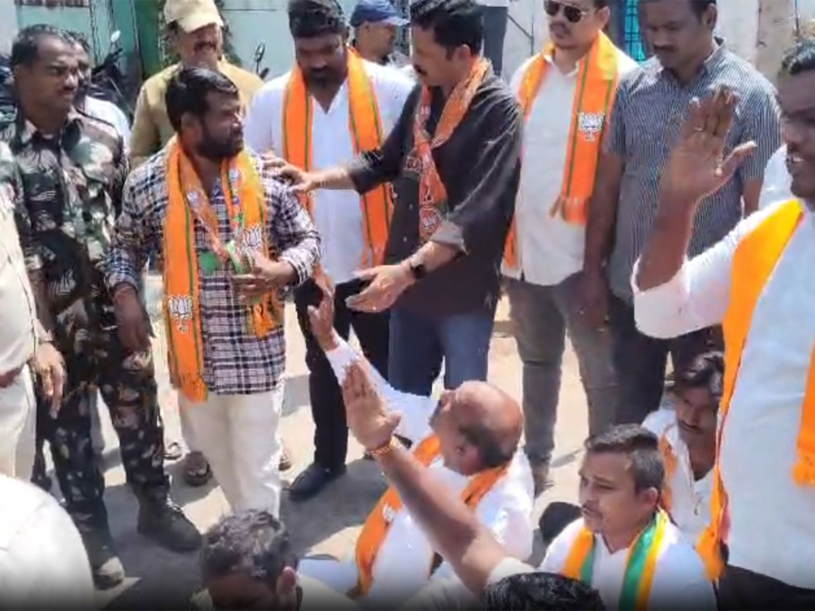 BJP leaders protest againt Lok Sabha LoP Rahul Gandhi (Photo/ANI)