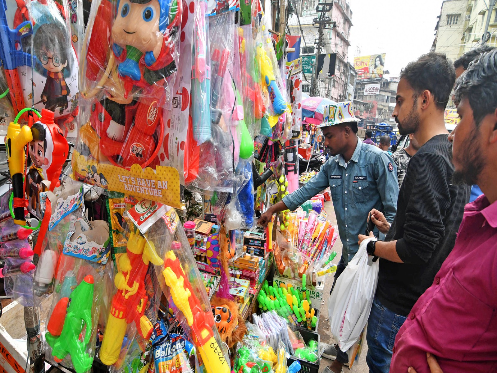 Market shops are displaying varieties of colour powders, pigments, plastic-made holi pichkaris (File Photo/ANI)