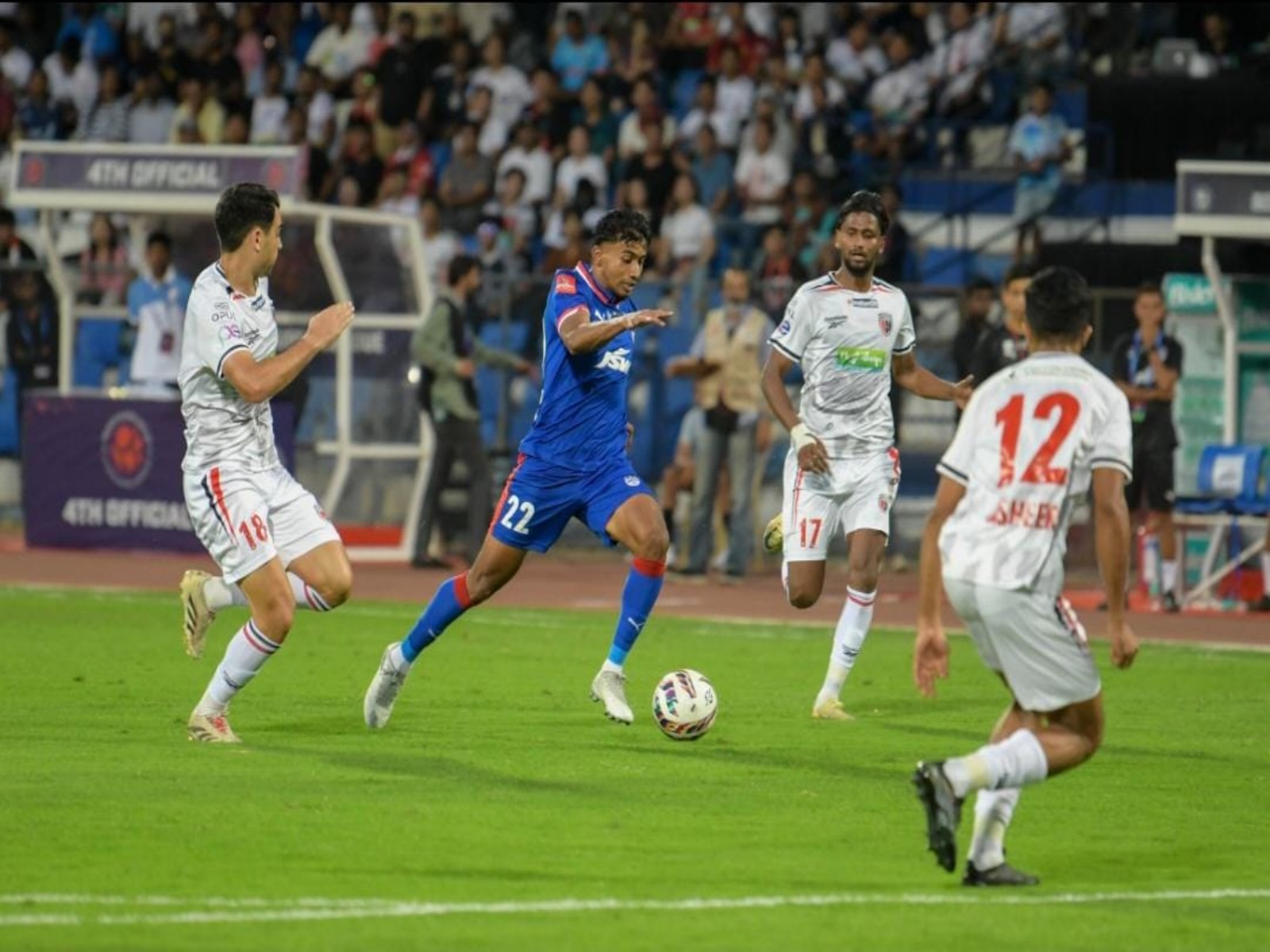 Bengaluru FC and NorthEast United players in action (Photo: ISL)