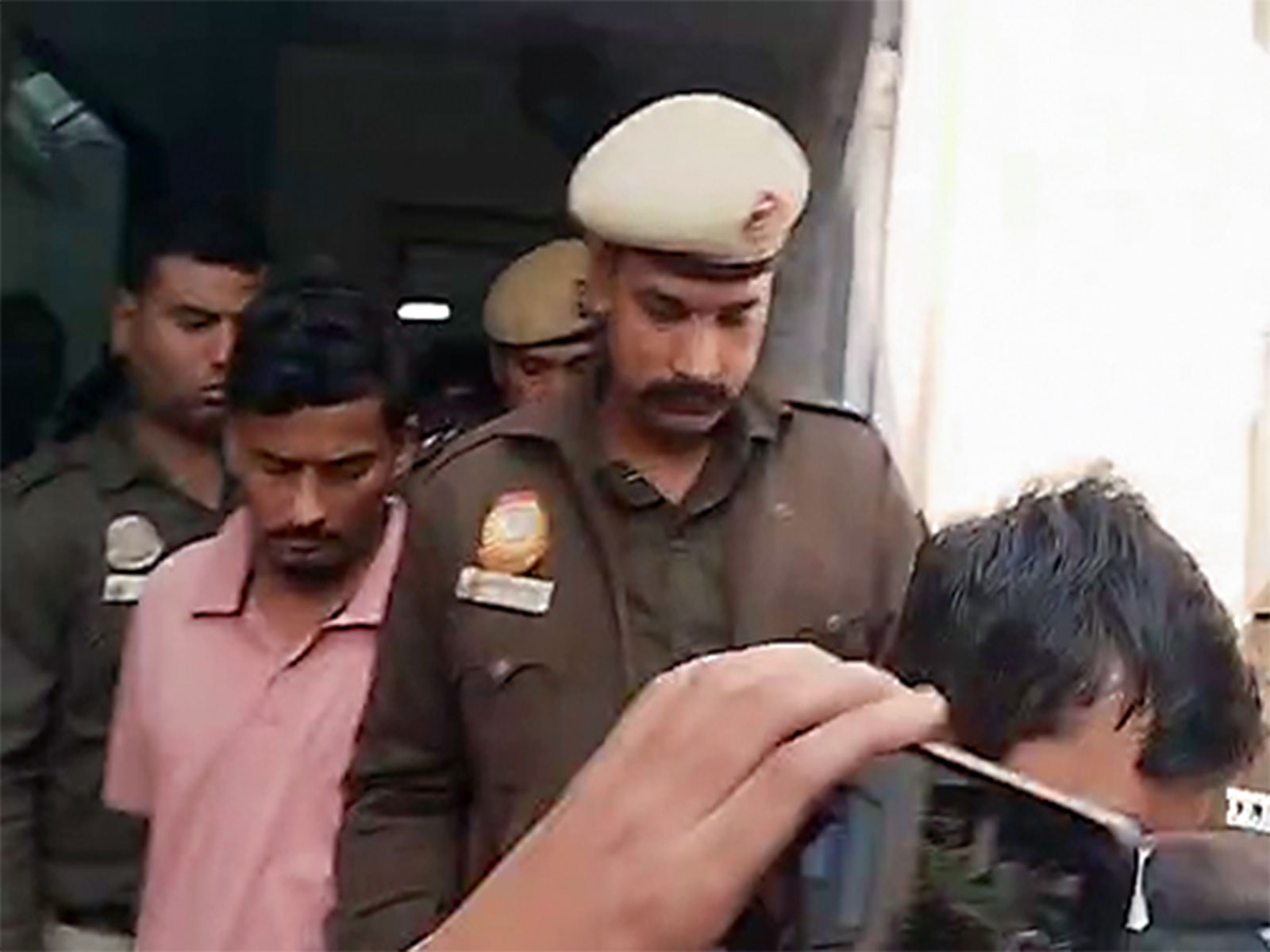 Delhi Police along with accused outside Patiala House Court (Photo/ANI)