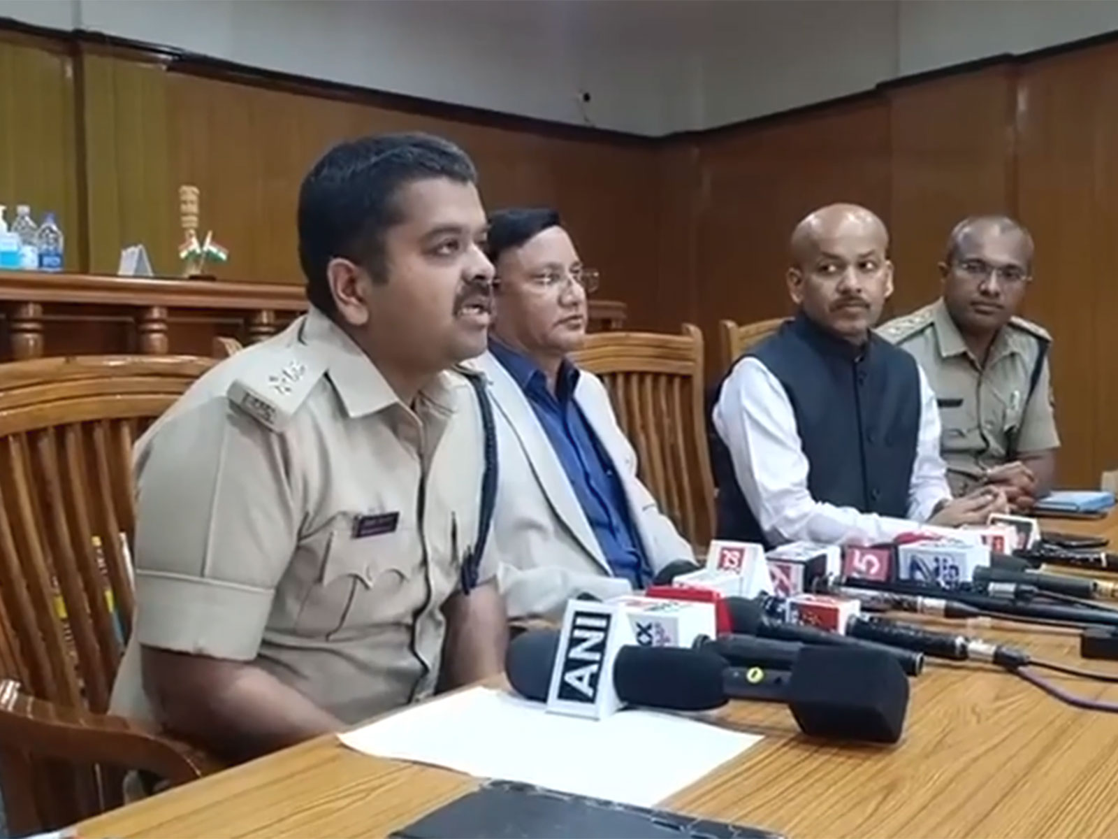 Bagalkote SP Siddharth Goyal addresses press conference (Photo/ANI)