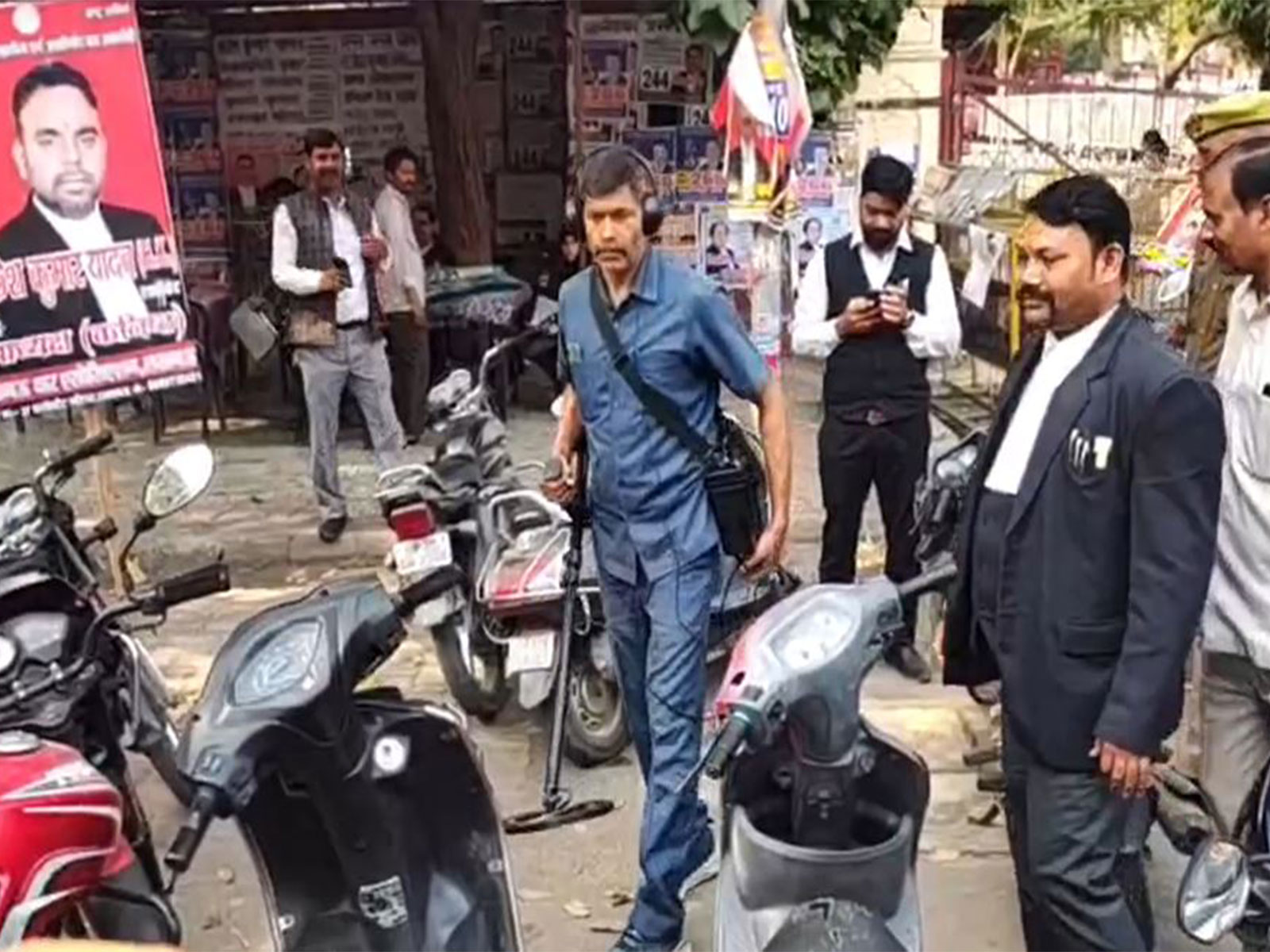 Bomb squad conducting checks at Lucknow Civil Court premises (Photo/ANI)