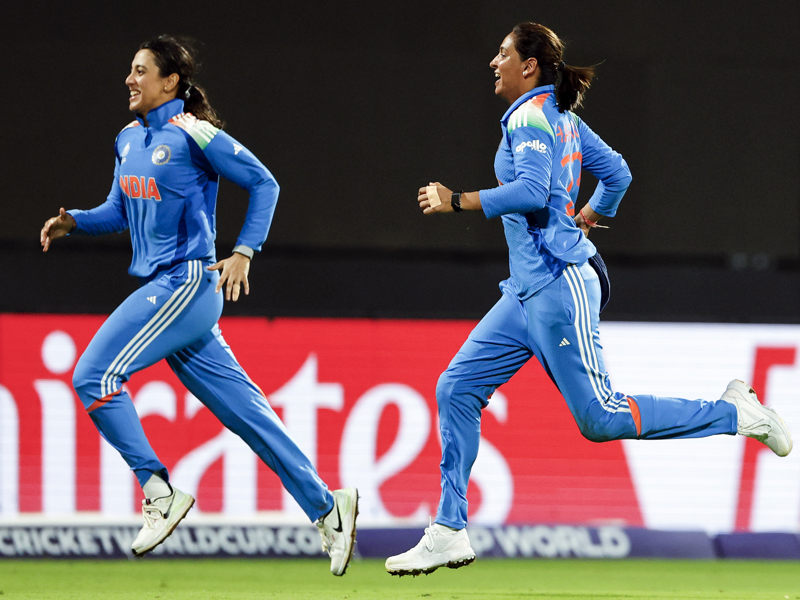 Smriti Mandhana (L) and Harmanpreet Kaur. (Photo/ANI)