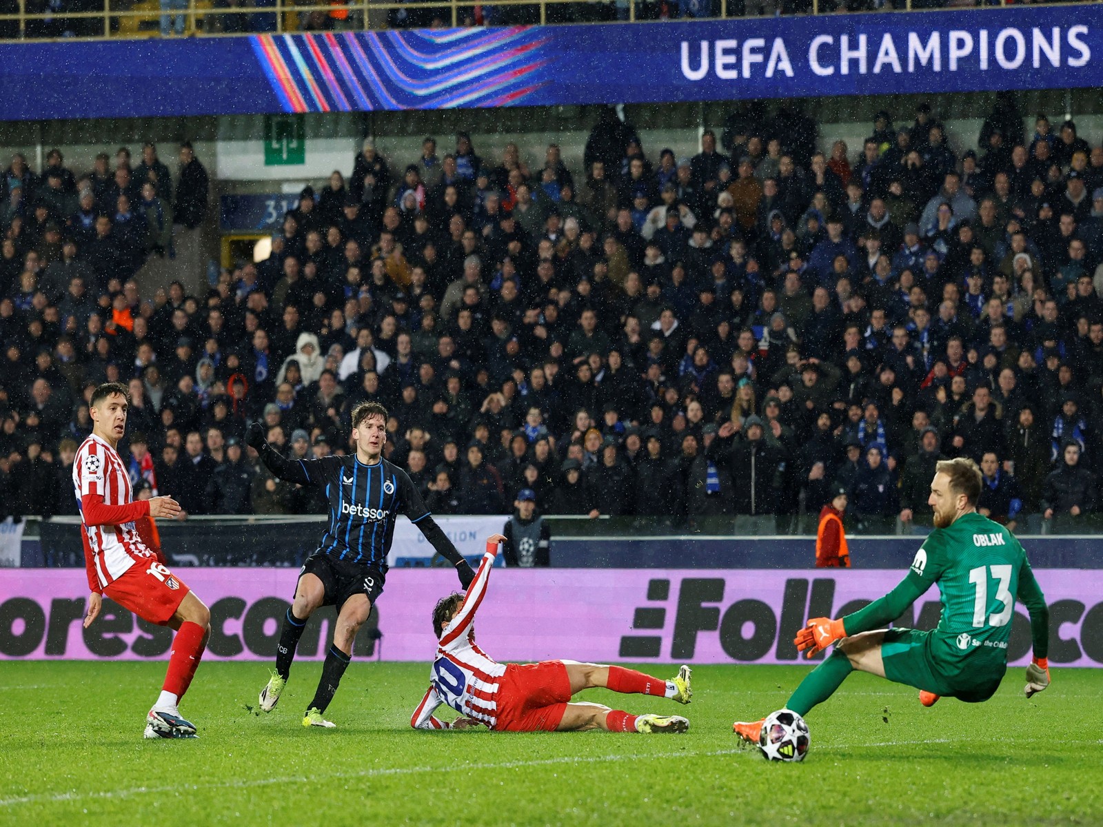 Club Brugge and Atletico Madrid players in action (Photo: Reuters)