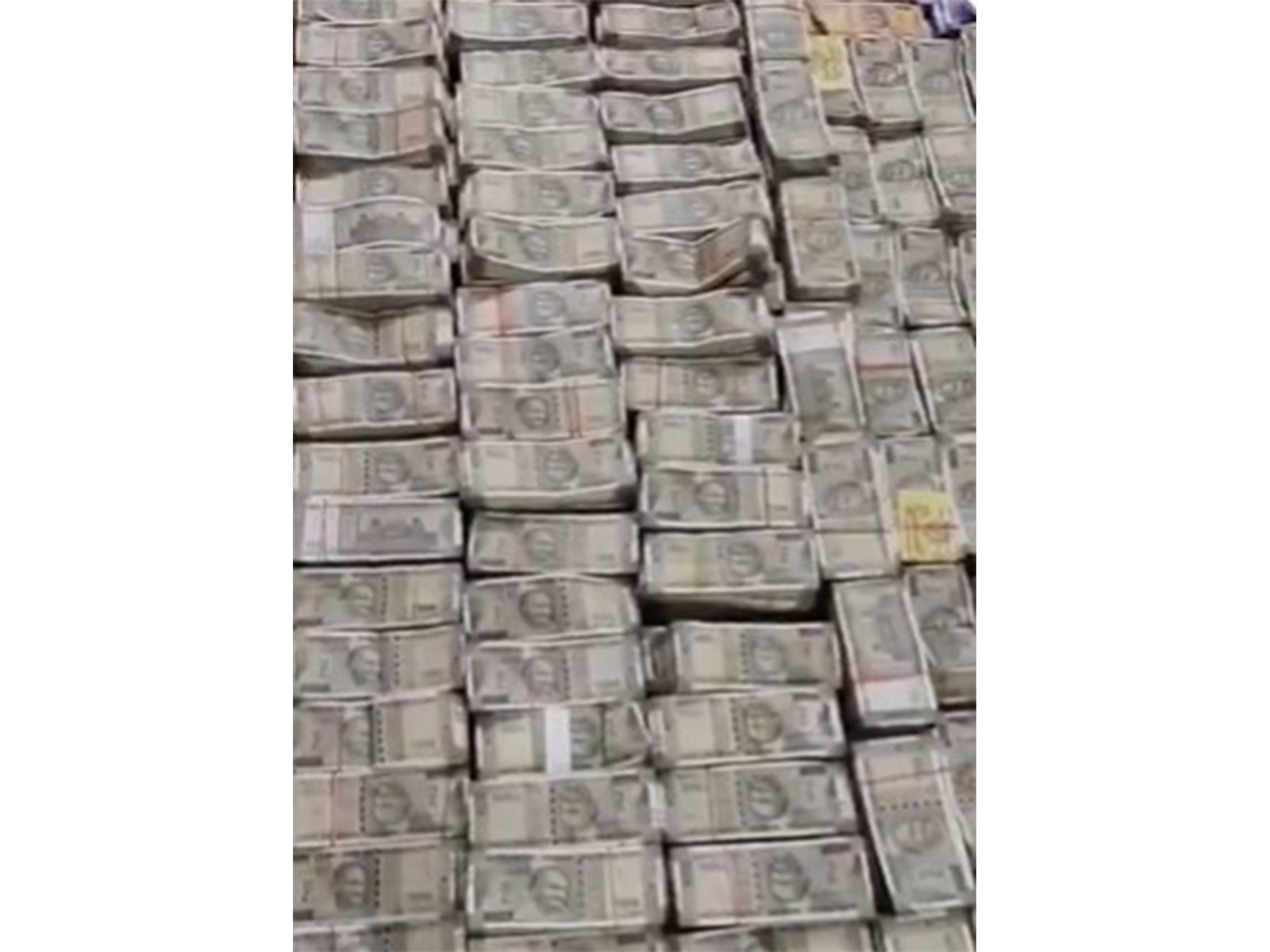 Odisha Vigilance seizes over Rs 4 crore cash from Deputy Director of Mines' residence in Bhubaneswar (Photo/Odisha Vigilance)