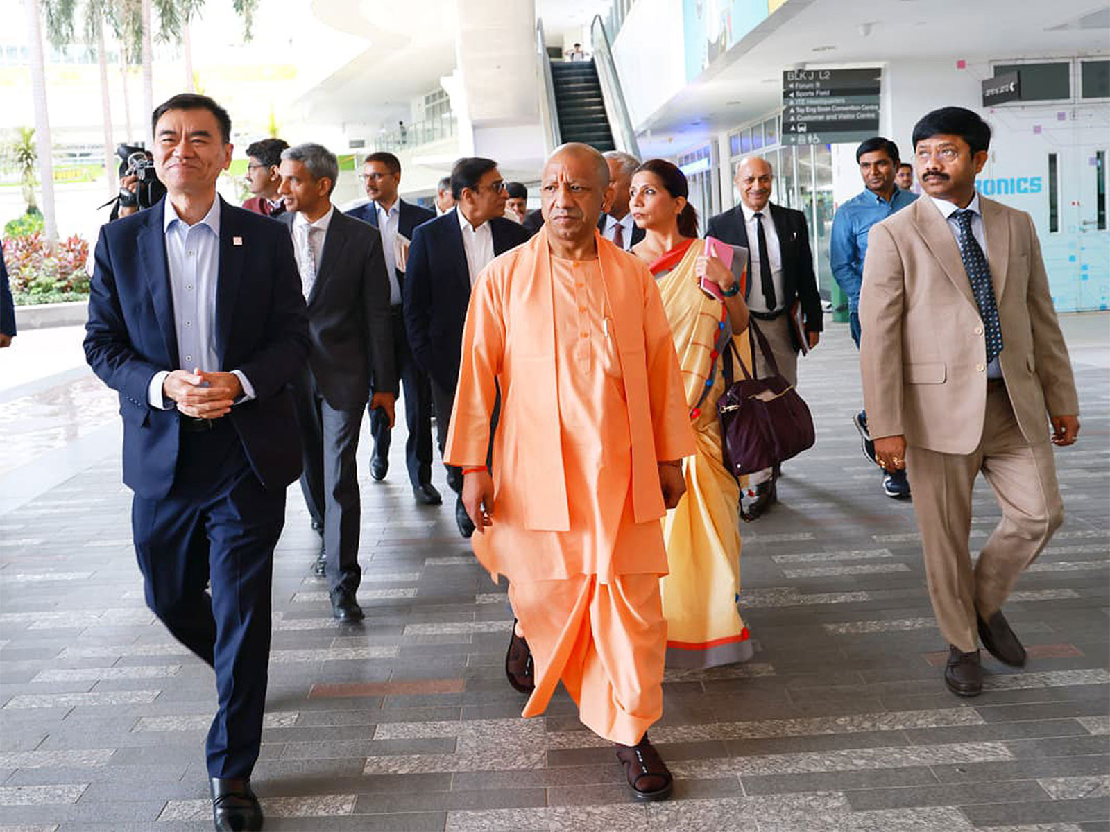 CM Yogi in Singapore (Photo/X@SGinIndia)
