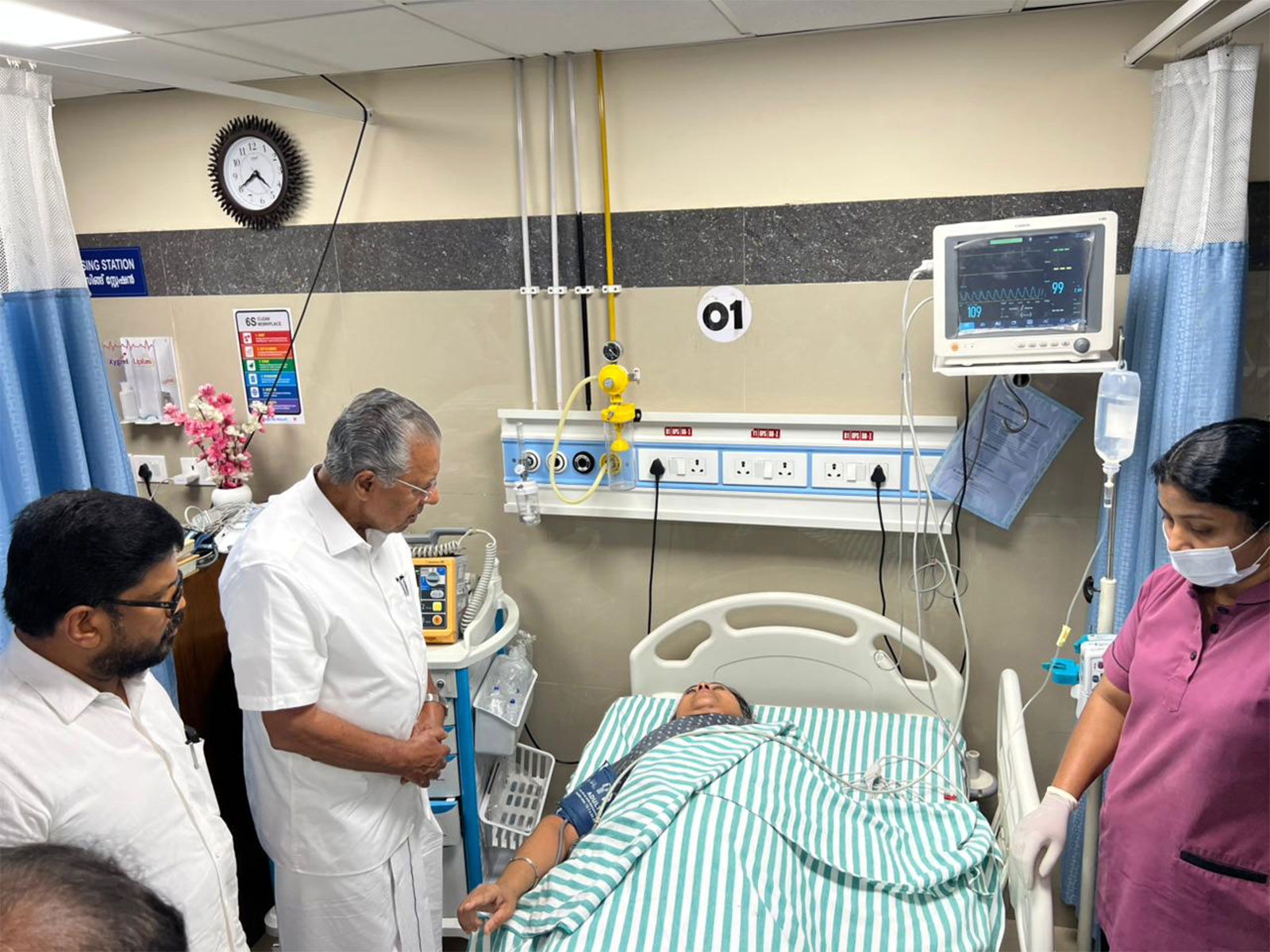 Kerala CM Pinaray Vijayan with Health Minister Veena George at Kannur Hospital (Photo/Kerala CMO)