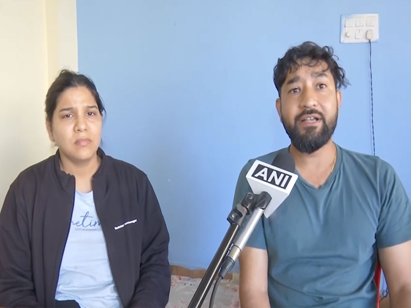 Deceased's daughter Ruchika (L) and deceased's son-in-law Tushar Uniyal (Photo/ANI)  