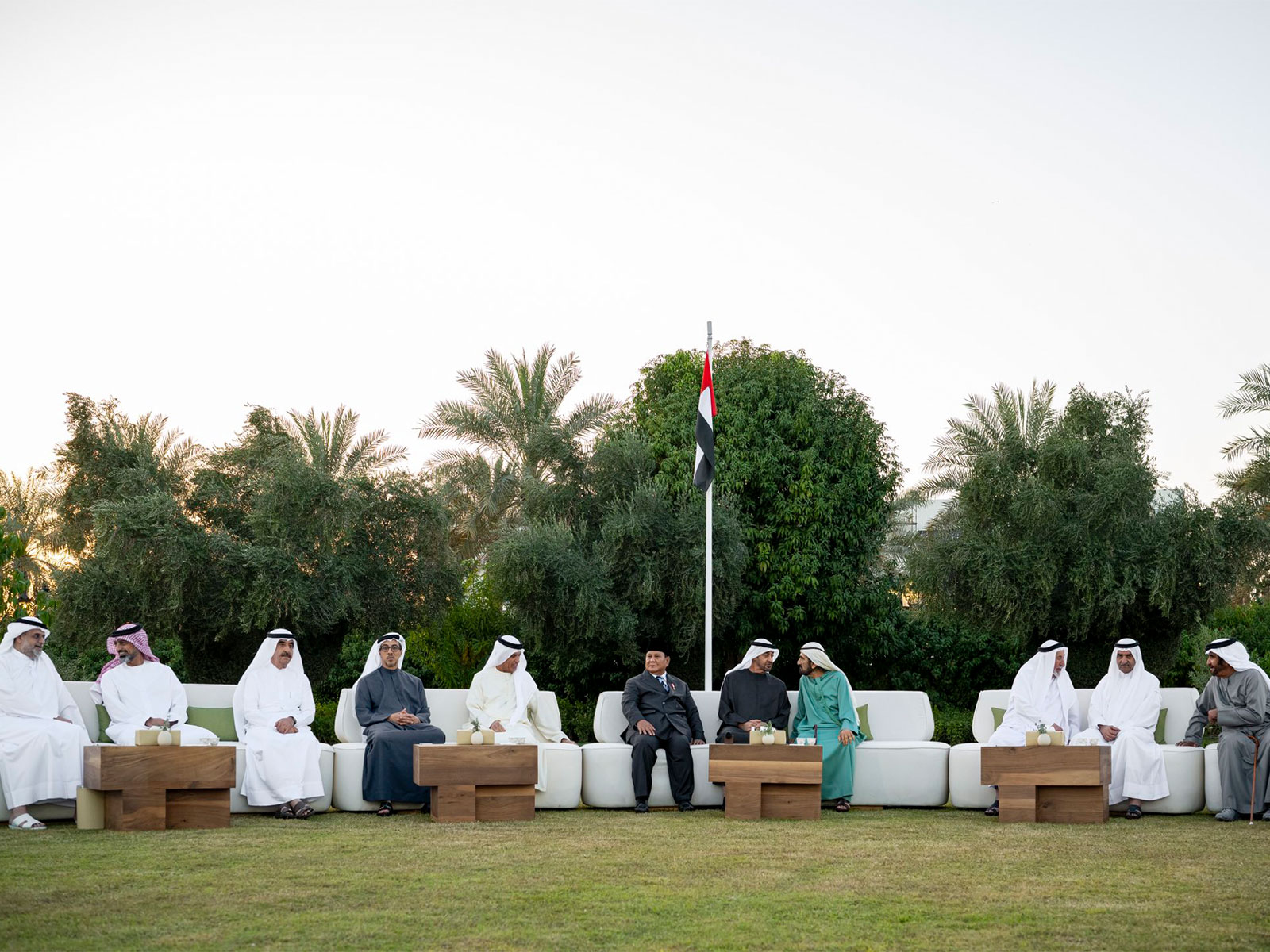 UAE President Sheikh Mohamed bin Zayed Al Nahyan met with Indonesian President Prabowo Subianto (Photo/X@MohamedBinZayed)