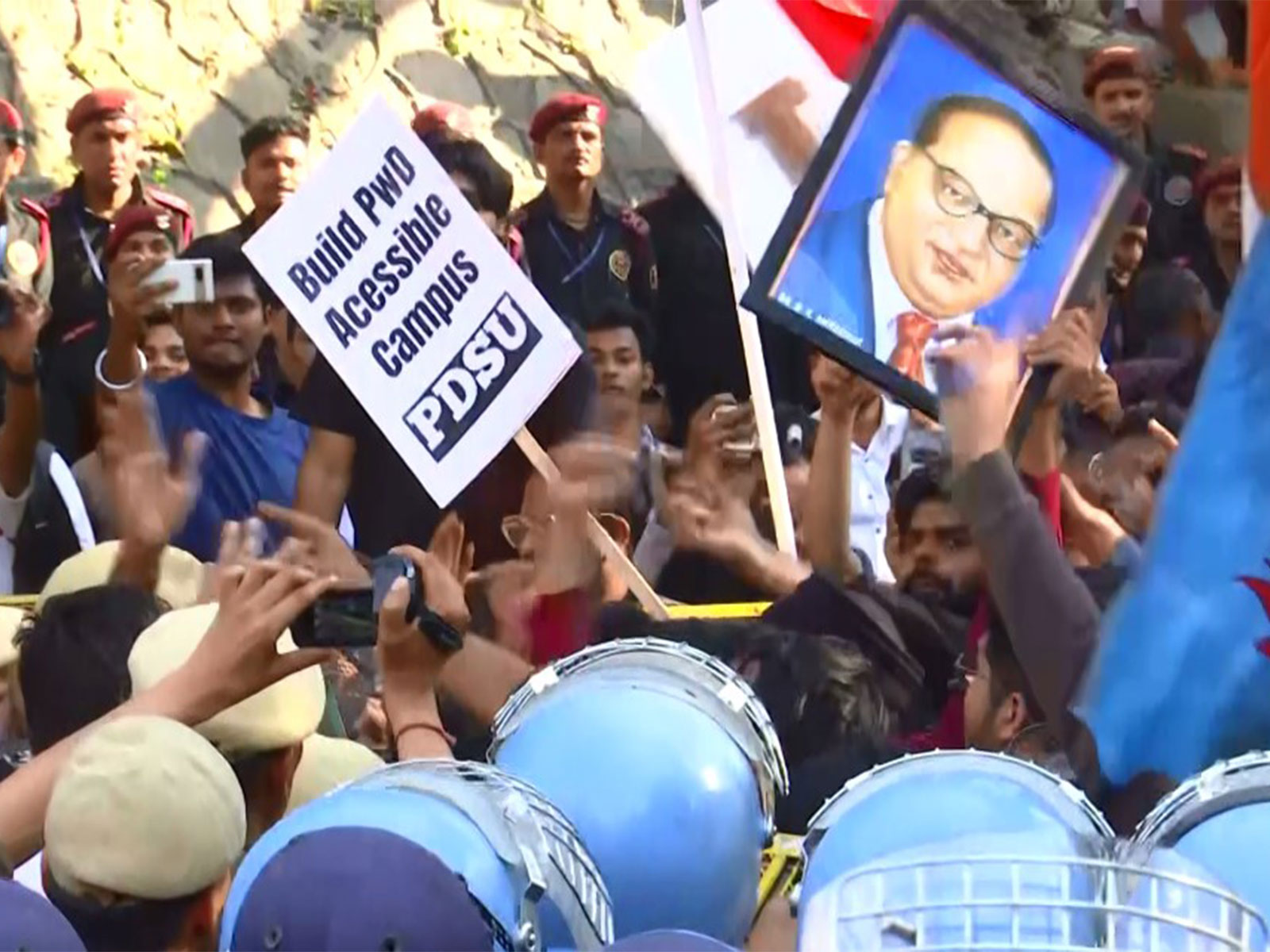 Clash breaks out between JNU student protestors and police personnel  (Photo/ANI)