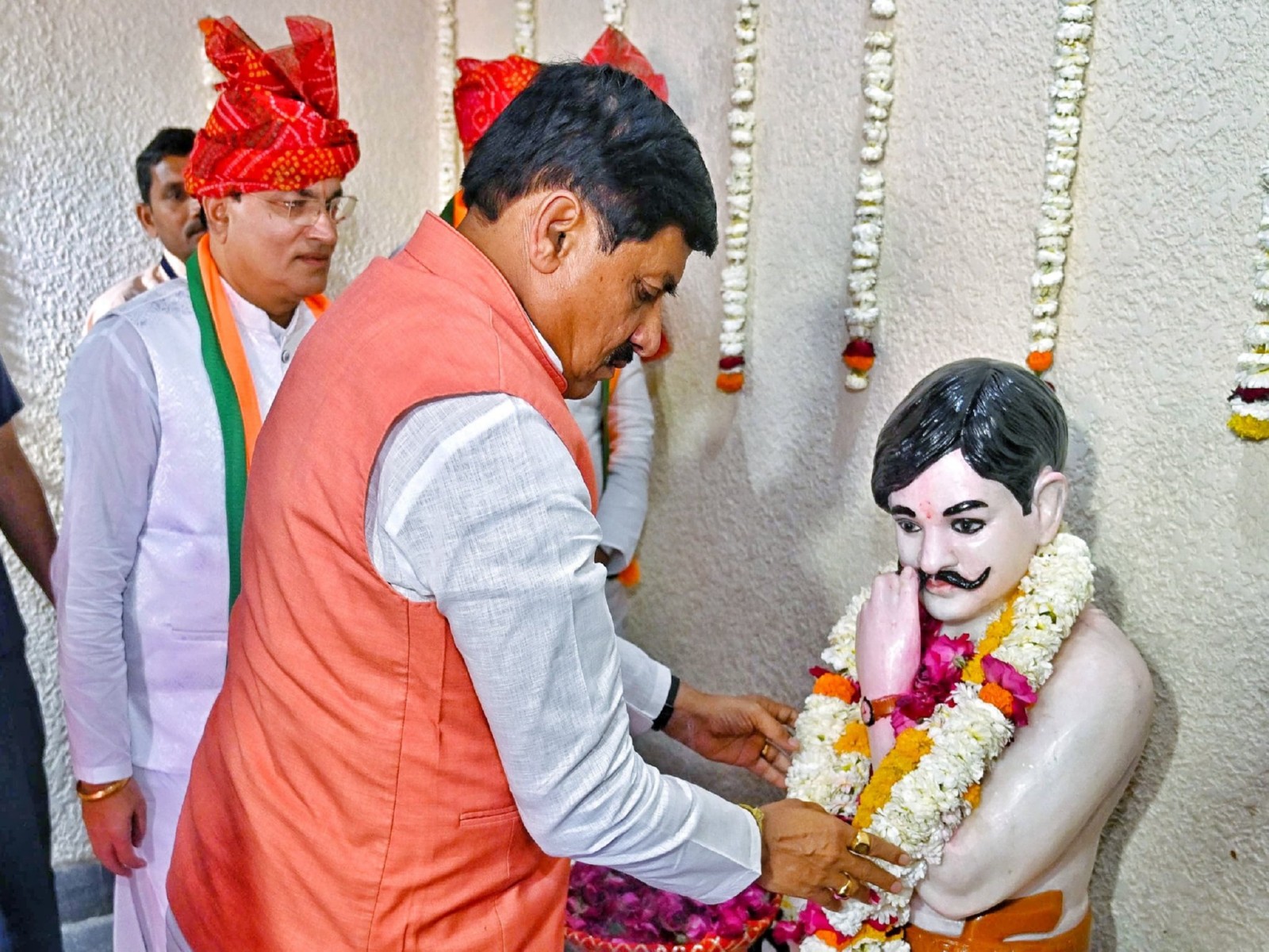 MP CM Mohan Yadav pays tribute to Chandrashekhar Azad (Photo / X @DrMohanYadav51)