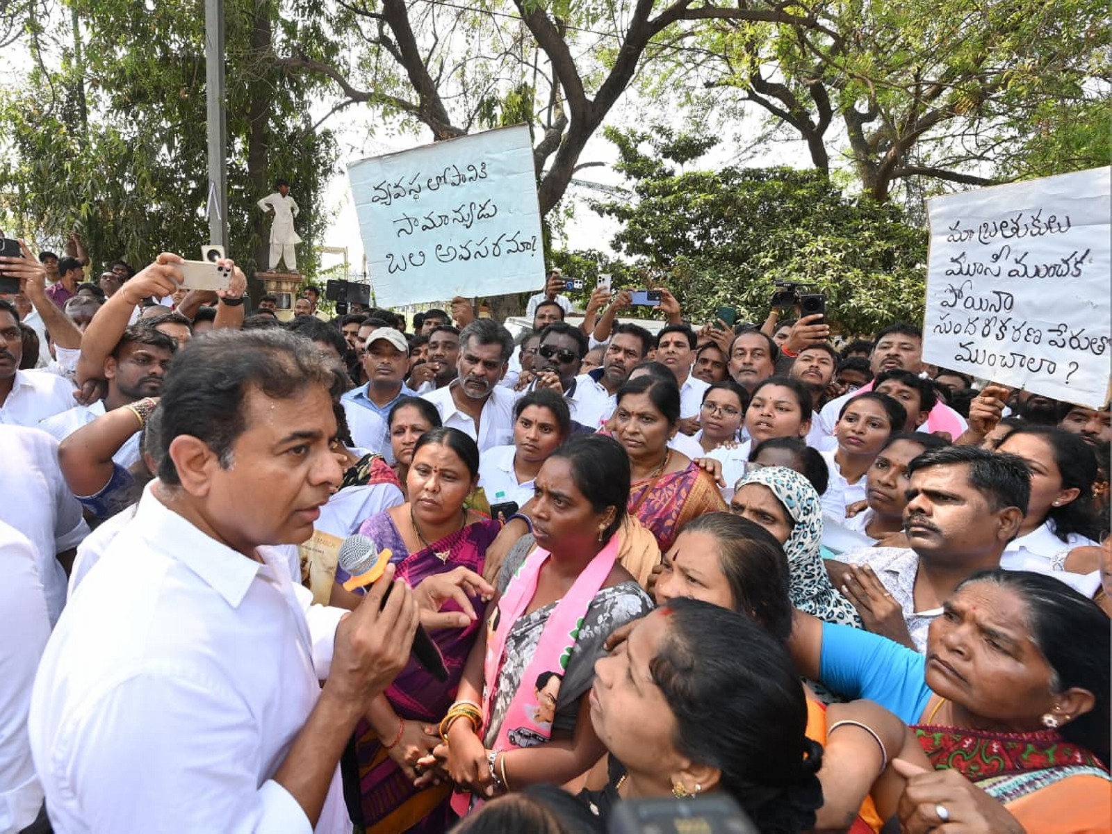 KTR met victims from Hyder Shah Kote (Photo/ANI)