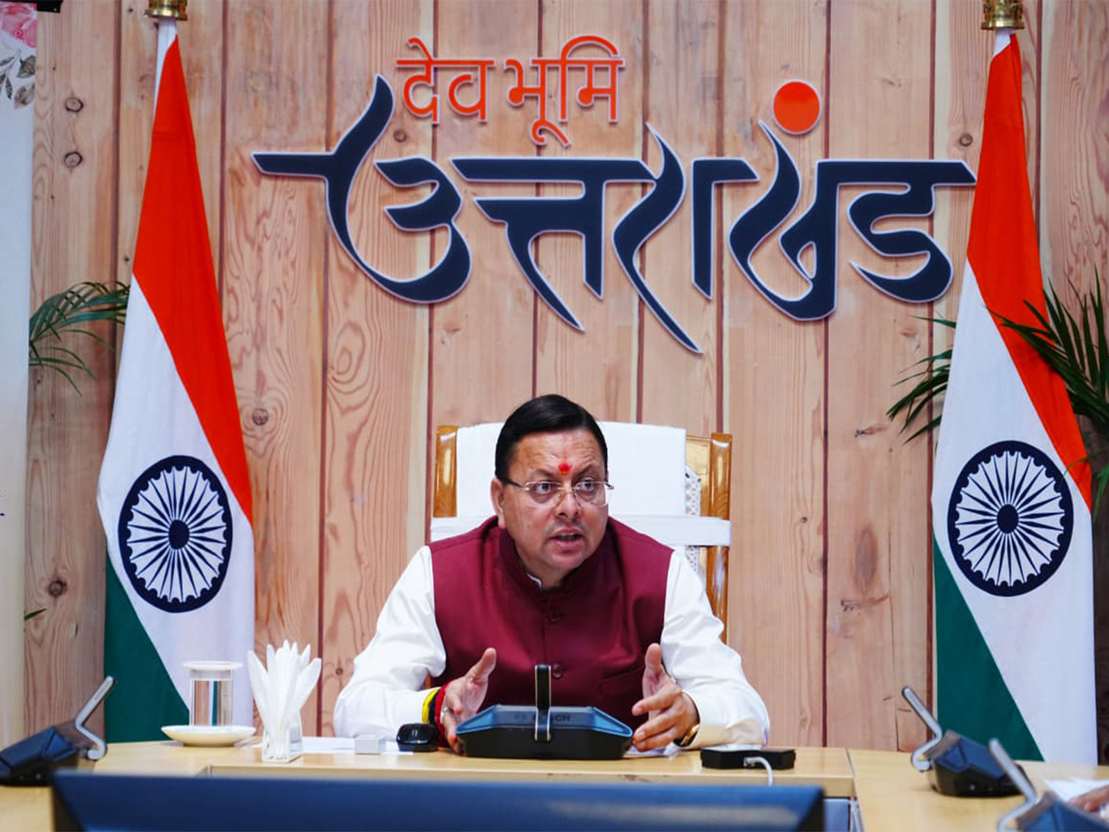 Chief Minister Pushkar Singh Dhami held meeting at Chief Minister's residence