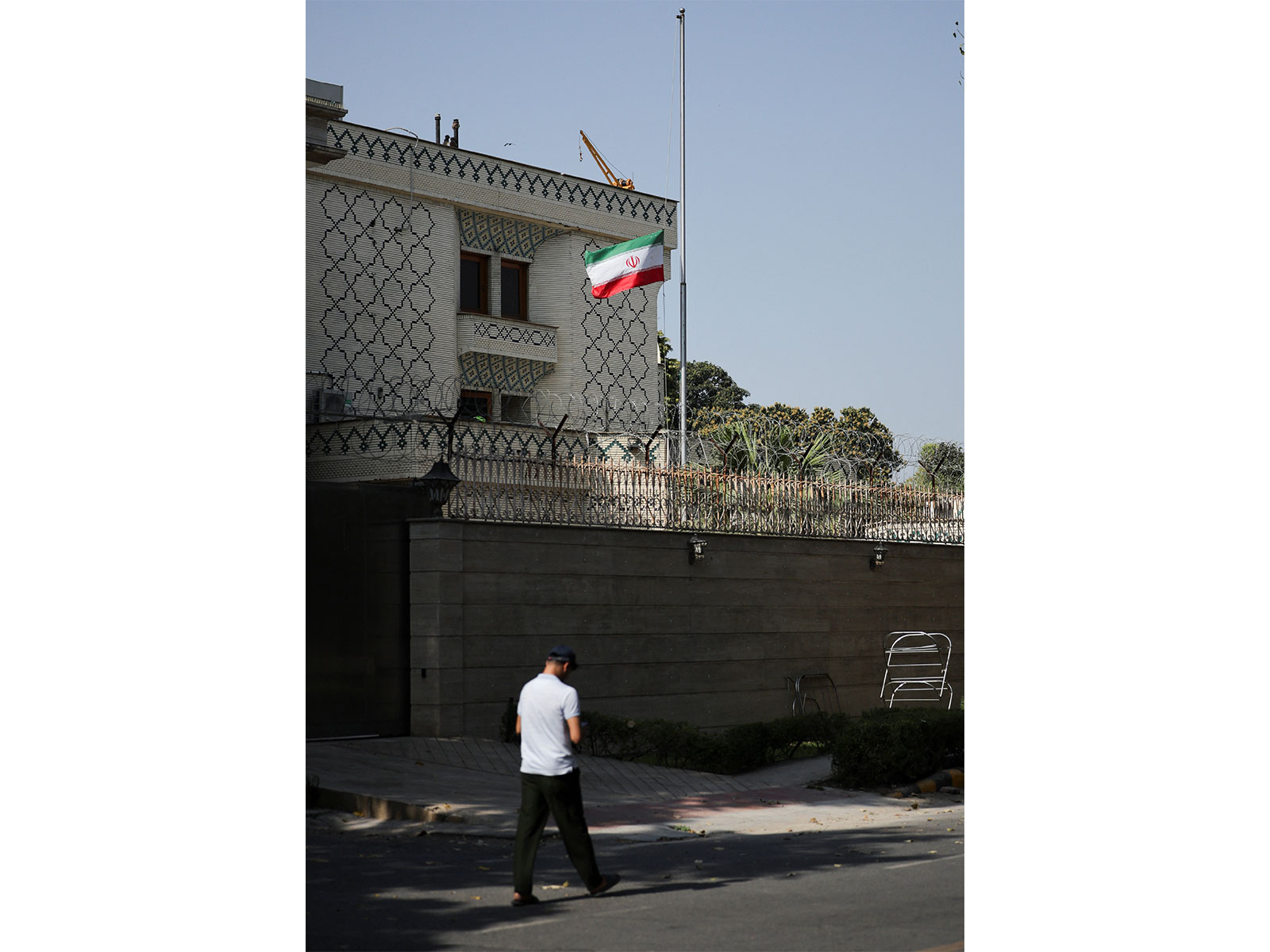 Iran's national flag is lowered to half mast after Iran's Supreme Leader Ayatollah Ali Khamenei was killed in Israeli and U.S. strikes on Saturday, at the Iran's embassy in New Delhi (Photo/Reuters)