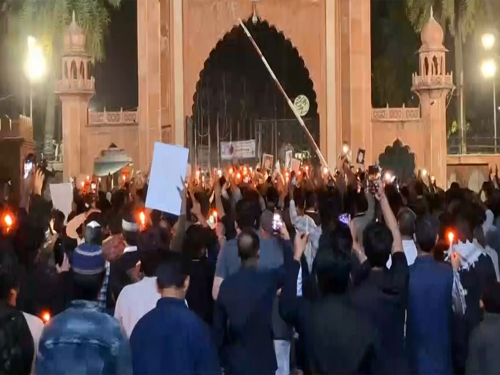 Shia Muslims protest in Aligarh (Photo/ANI)