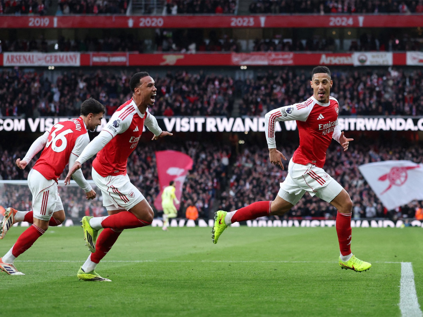 Arsenal players celebrating (Photo: Reuters)