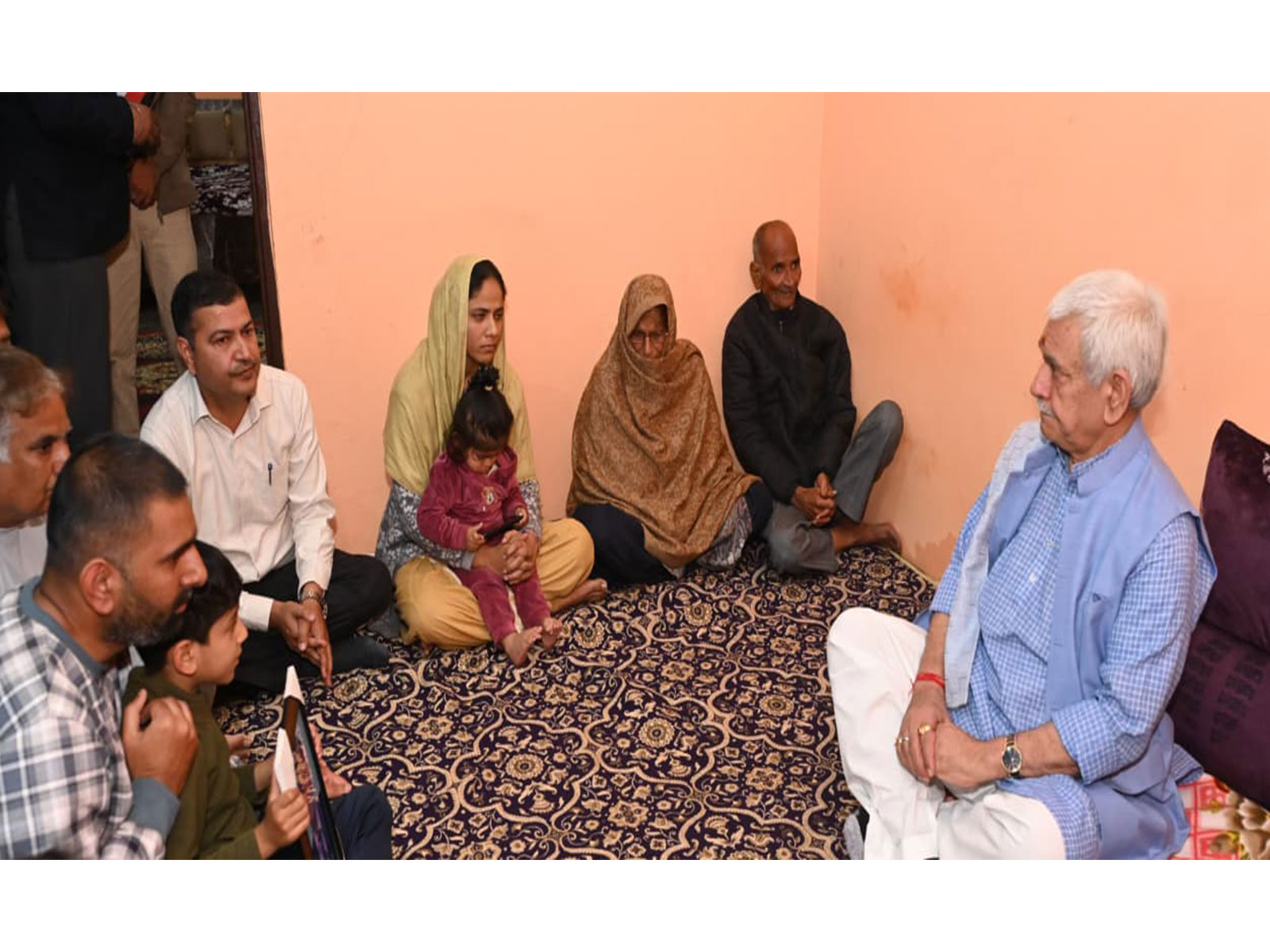 LG Manoj Sinha  visits late SSF personnel's family in Jammu (Photo/release)