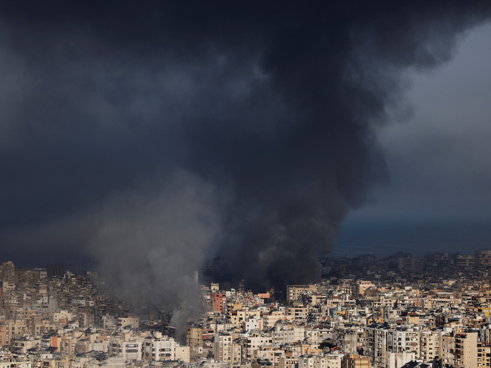 Smoke rises after an Israeli strike on Beirut's southern suburbs, following an escalation between Hezbollah and Israel (Photo/ Reuters)