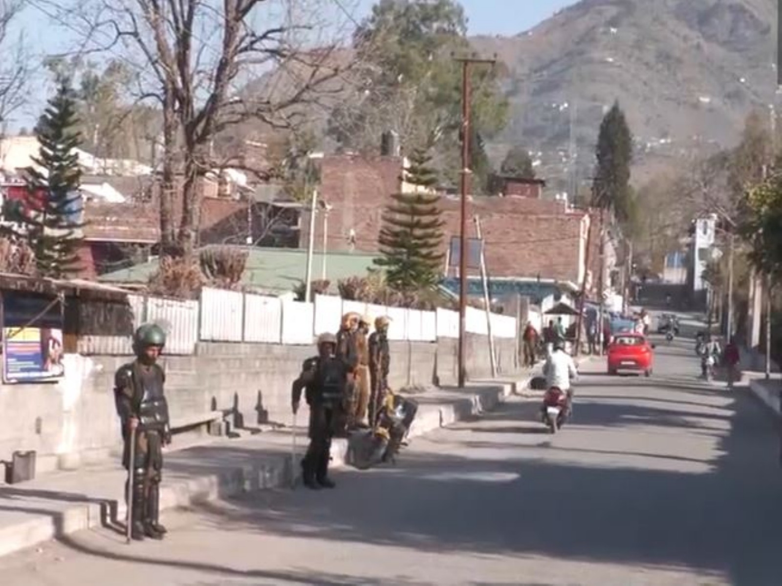 Shutdown in Jammu and Kashmir's Poonch district (Photo/ANI)