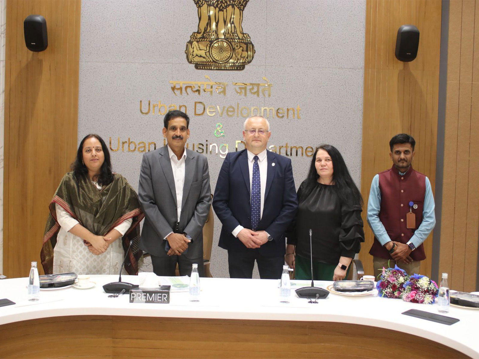 Milisauti Town Mayor  Vasile Carare with Principal Secretary of Urban Development and Urban Housing M Thennarasan (Photo/Gujarat CMO)