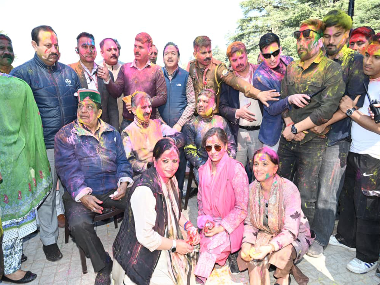 Chief Minister Sukhvinder Singh Sukhu celebrates Holi at Oak Over (Photo/ANI)