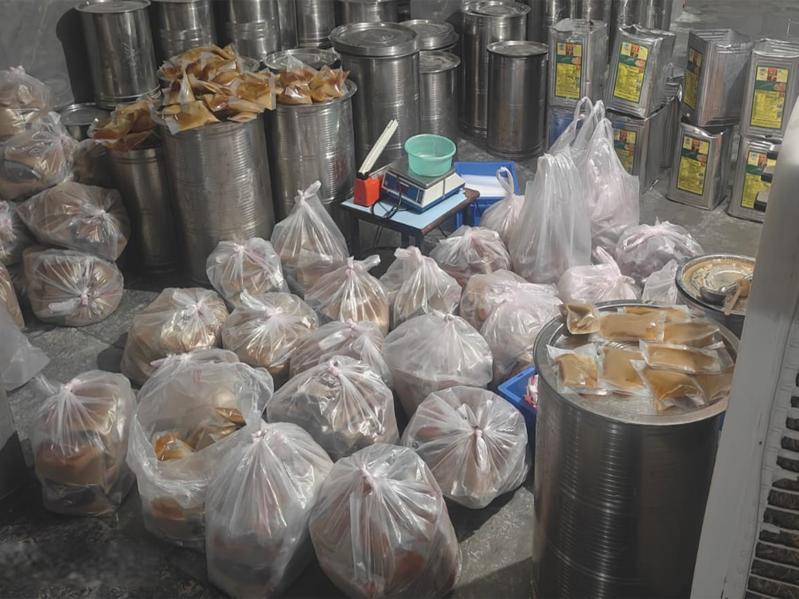 Adulterated dairy products at "Pride Dairy" (photo/ANI)