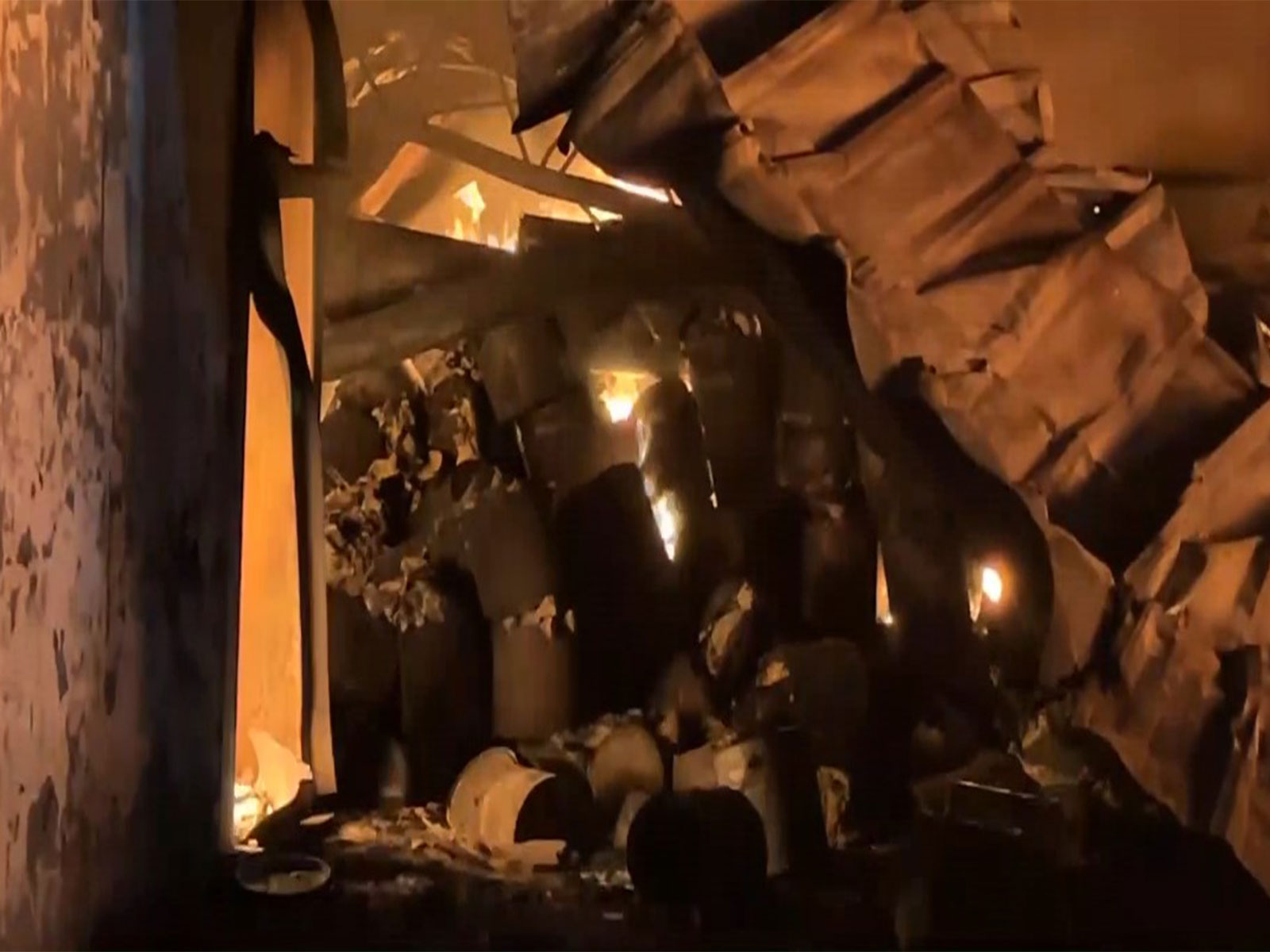 Fire breaks out at paint factory in Ghaziabad's industrial area (Photo/ANI)