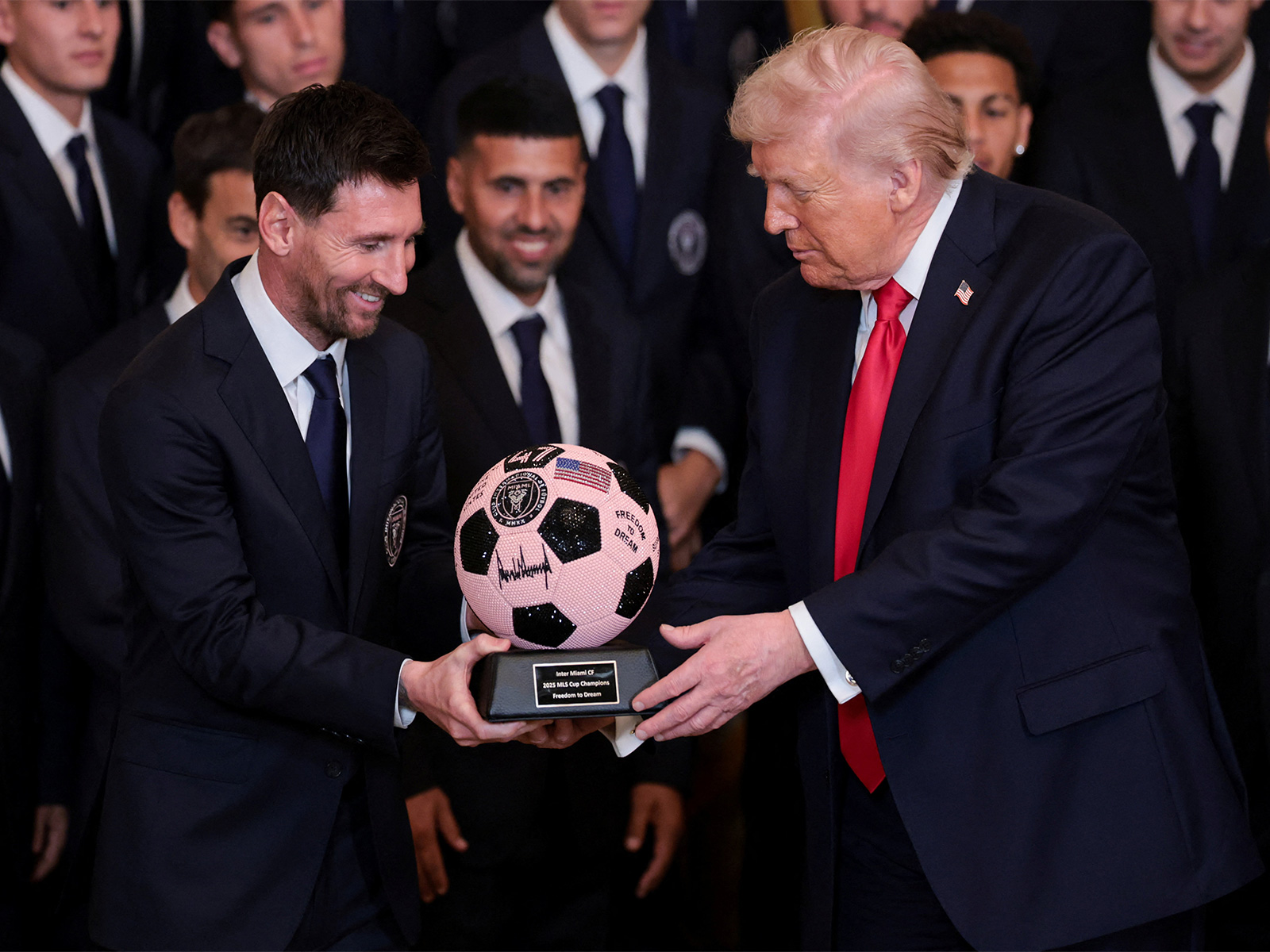 Lionel Messi presents a pink-coloured football to US President Donald Trump (Photo: Reuters)