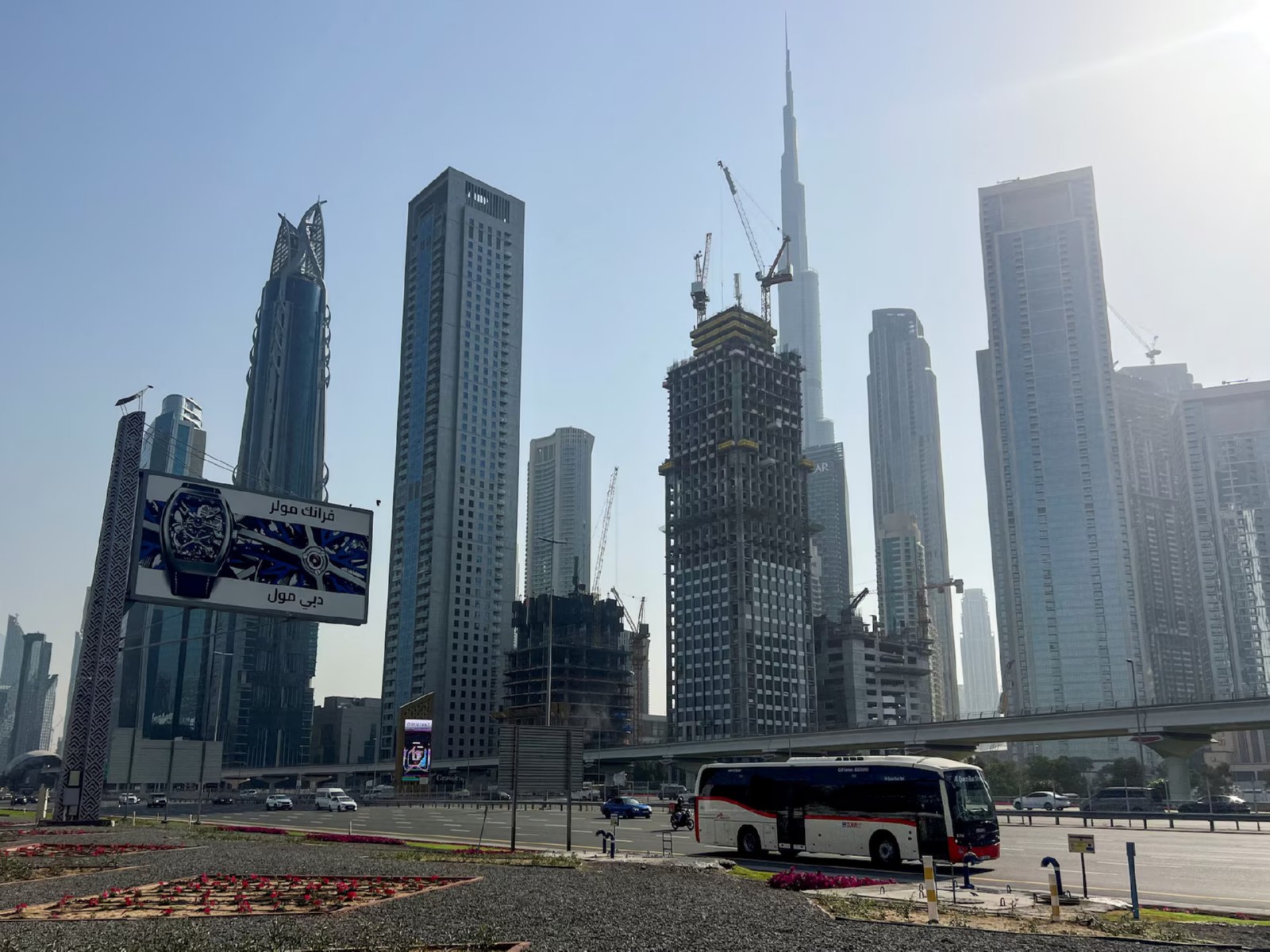 Vehicles move along a highway in Dubai, United Arab Emirates, amid the ongoing US-Israel conflict with Iran. (Photo/Reuters)