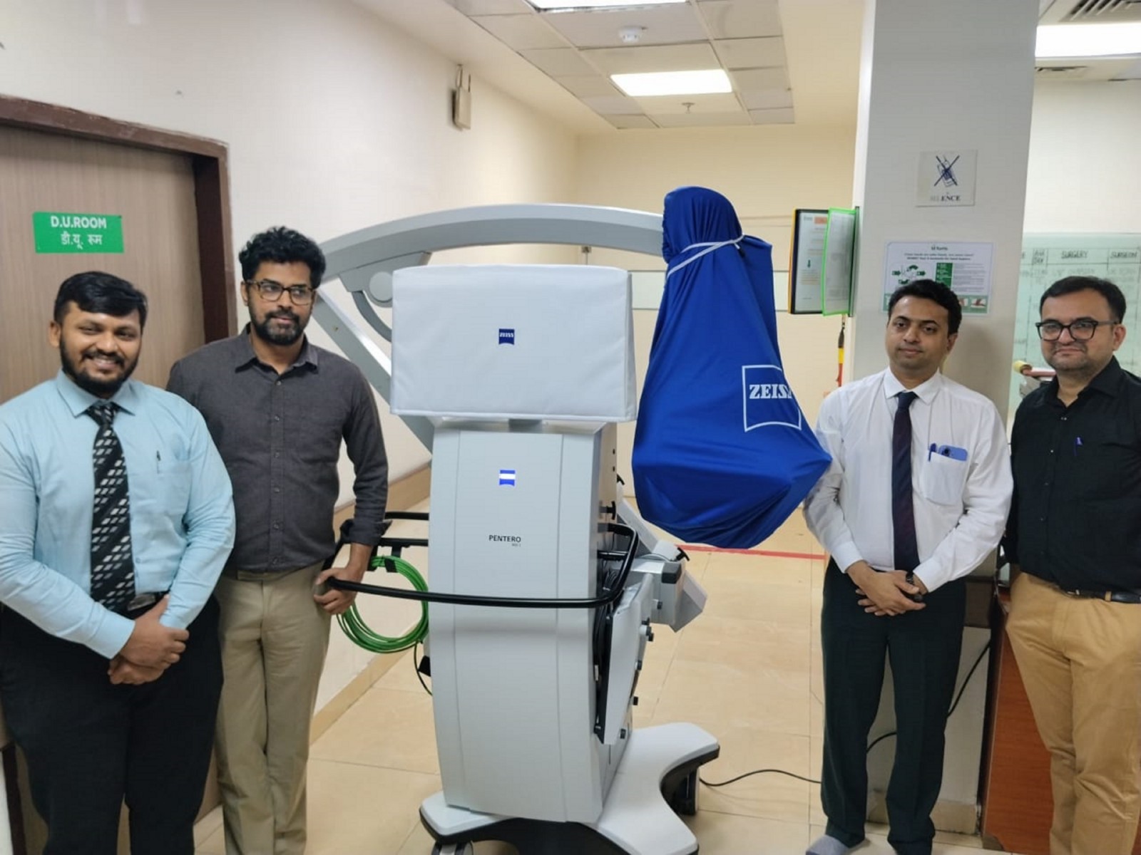 (R-L) Dr Rakesh Lalla, Dr Jayesh Sardhara, Dr Ashutosh Pandey and Dr Rushabh Chheda inaugurate Kalyan's first next-gen surgical visualization system at Fortis Hospital Kalyan