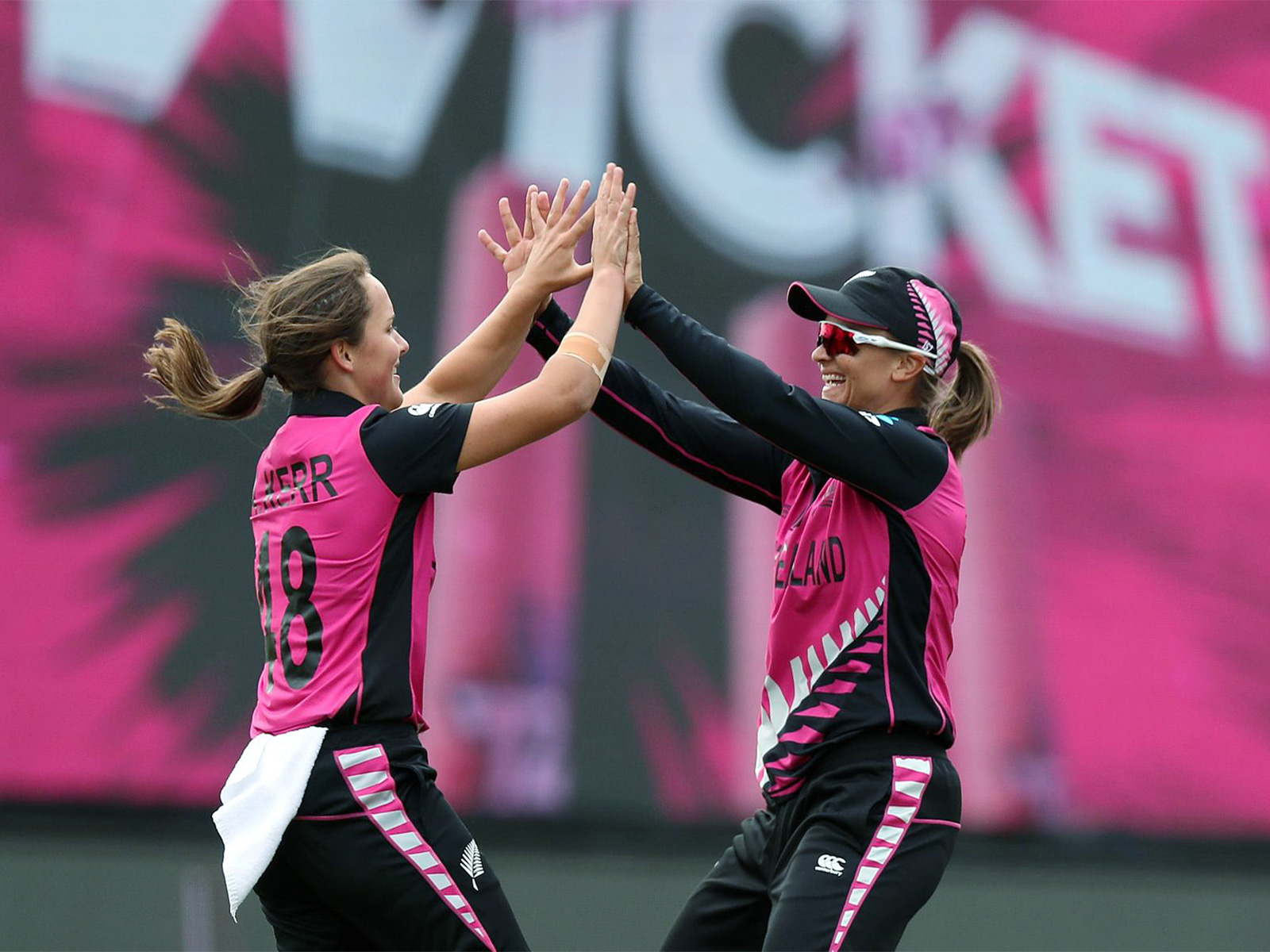 New Zealand's Amelia Kerr (L) and Hayley Jensen (R) (Photo: ANI/ ICC)