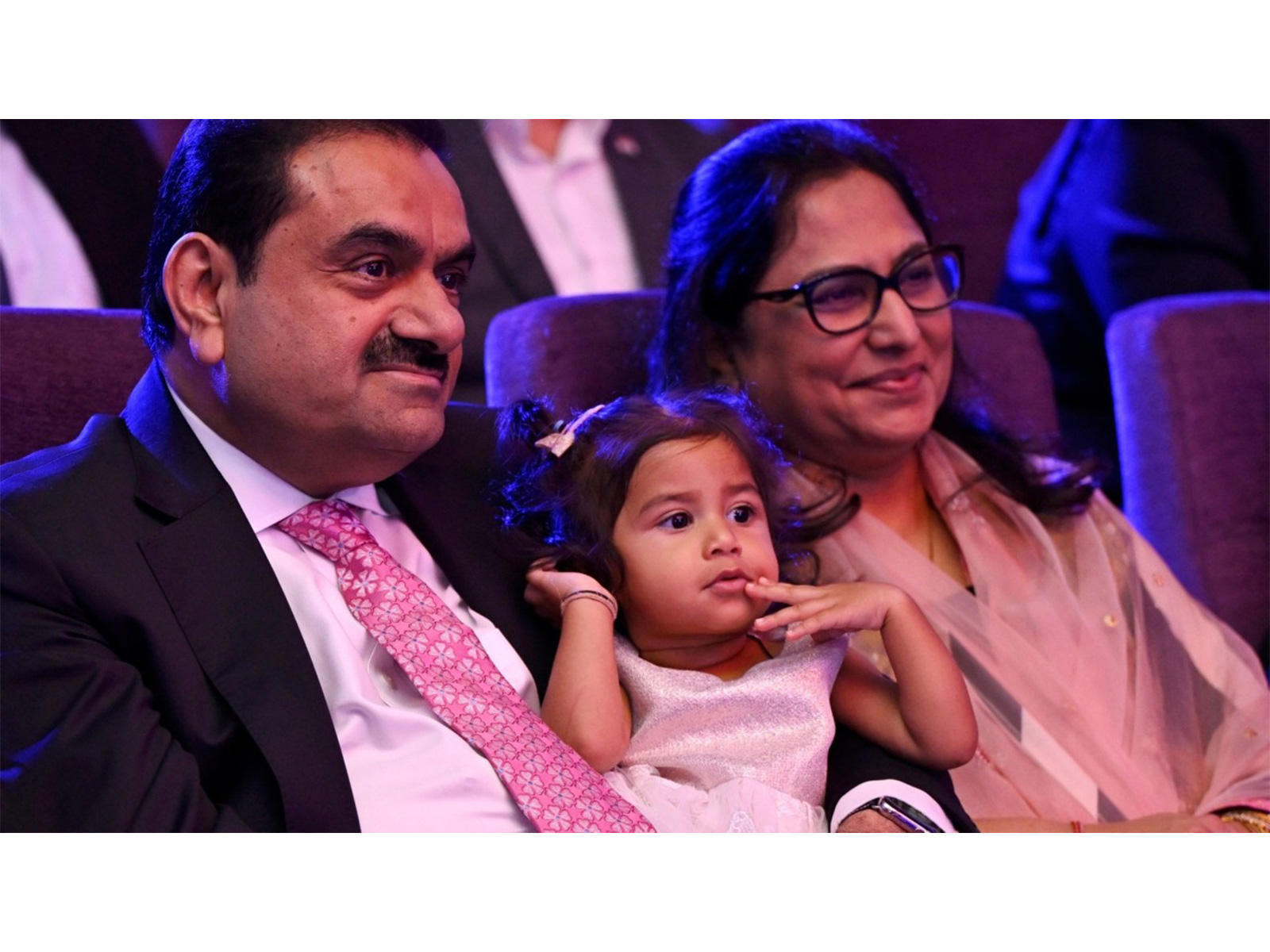Gautam Adani with wife Priti Adani (Photo/Linkedin-Gautam Adani)