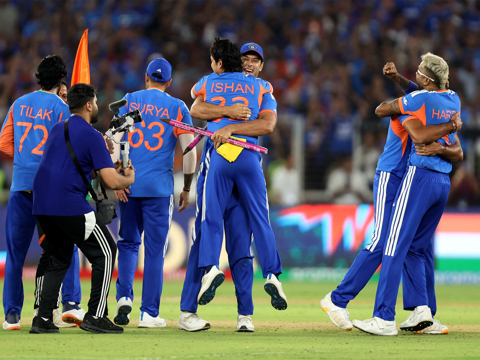 Indian players celebrate after winning the ICC Men's T20 World Cup. (Photo/Reuters)