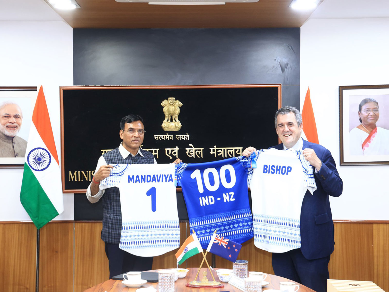 Union Sports Minister Mansukh Mandaviya with ssociate Minister of Sport and Recreation of New Zealand Chris Bishop. (Photo:X/@mansukhmandviya)