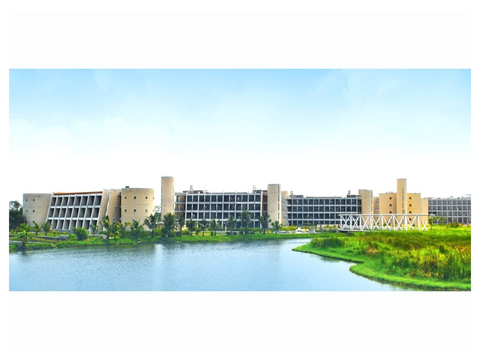 A 12-month blended executive education programme designed for mid-to-senior professionals to sharpen strategy, leadership, and decision-making through digital learning and immersive campus modules