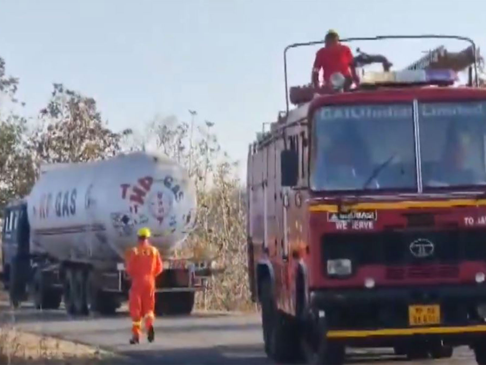 MP: LPG tanker leak after collision with truck in Guna (Photo/ANI)
