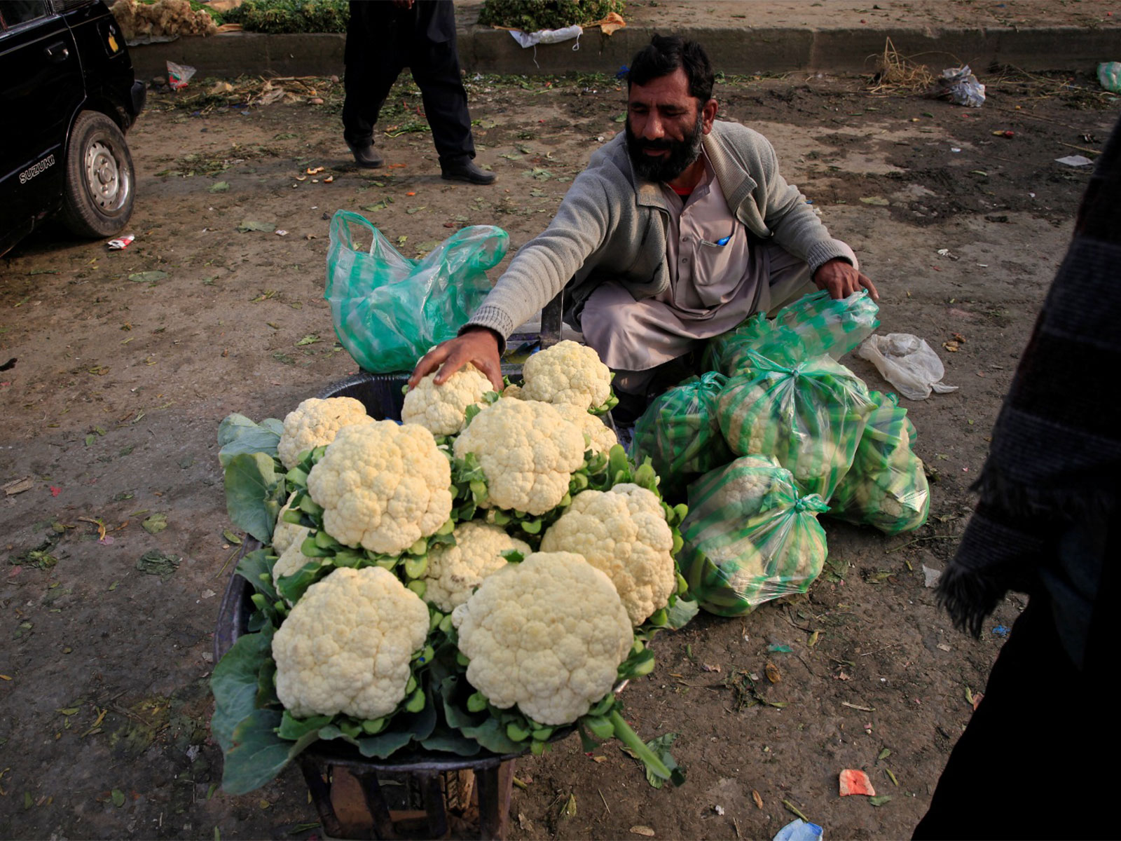 Vegetable seller in Pakistan (File Photo/Reuters)