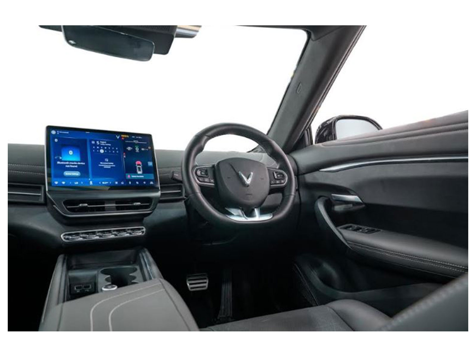 VinFast's latest "Trade Gas for Electric" programme adds new incentives for petrol car owners switching to EVs