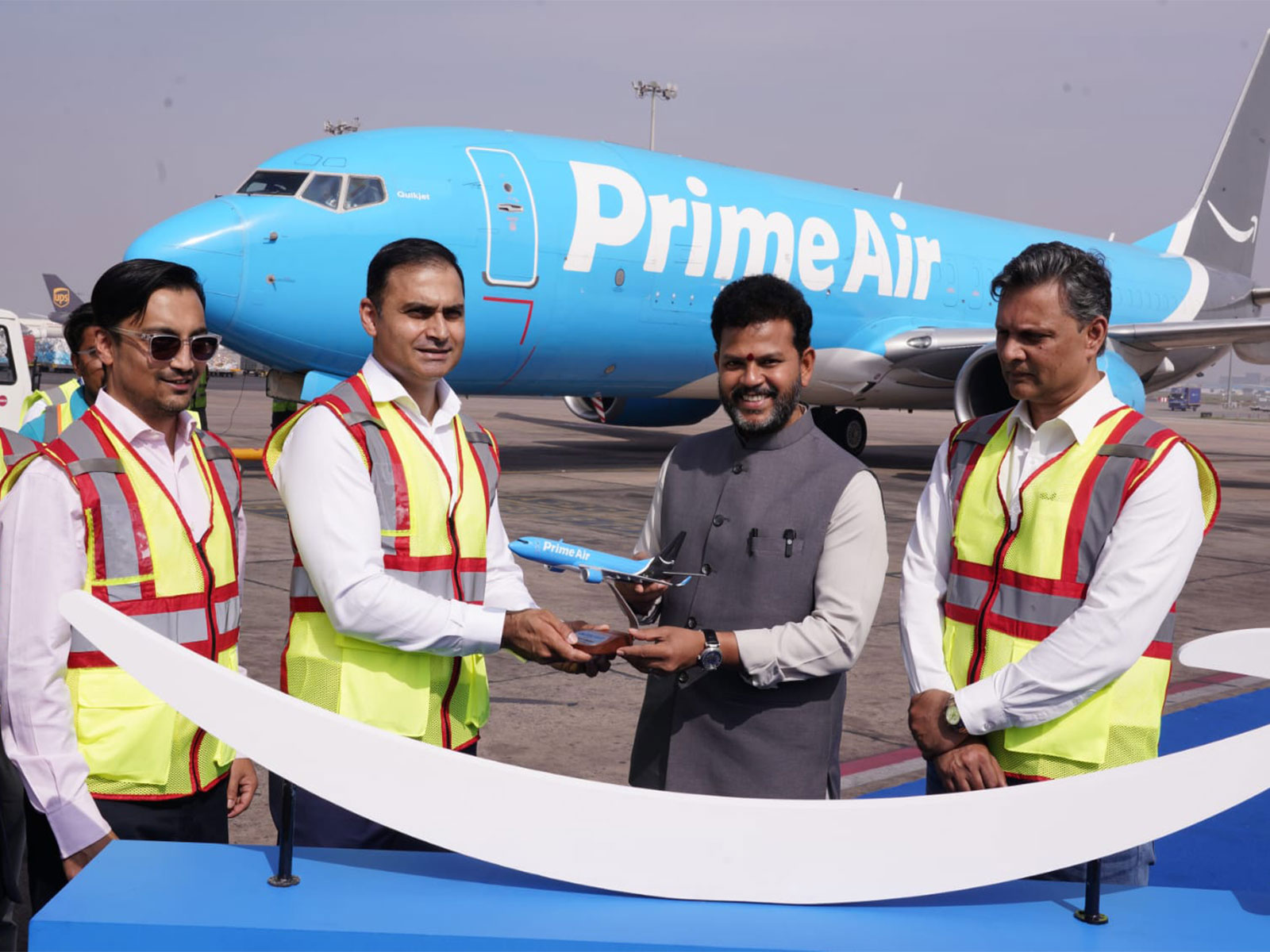 Ram Mohan Naidu Kinjarapu, Minister of Civil Aviation and Abhinav Singh, VP, Operations India and Australia, Amazon at the expansion announcement of Amazon Air to Guwahati (Photo/Amazon)