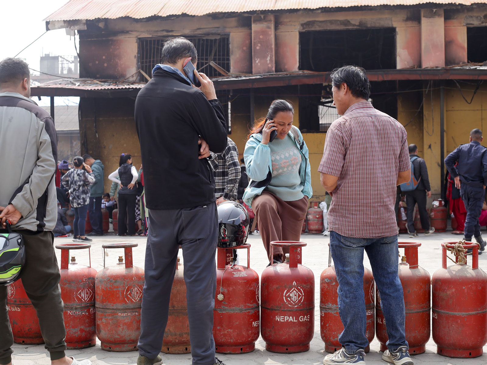 People wait in queues with cylinders in Nepal (Photo/ANI)