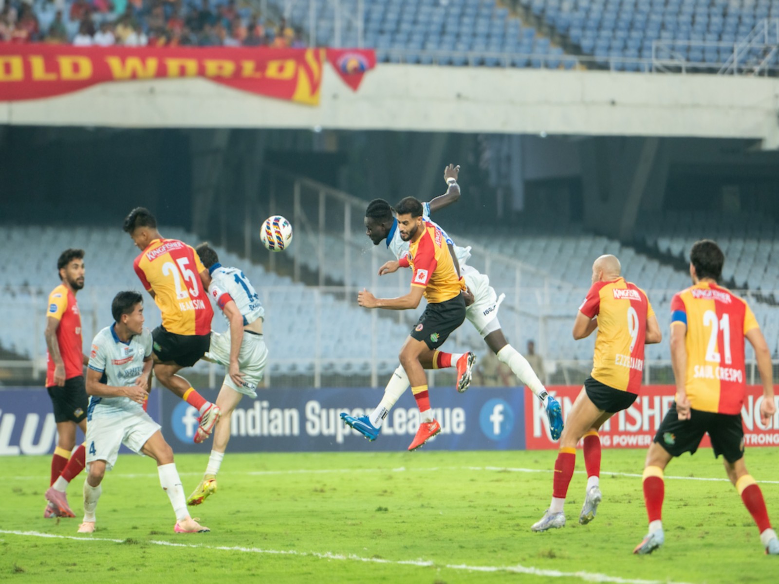 East Bengal FC and Kerala Blasters players in action (Photo: AIFF Media)