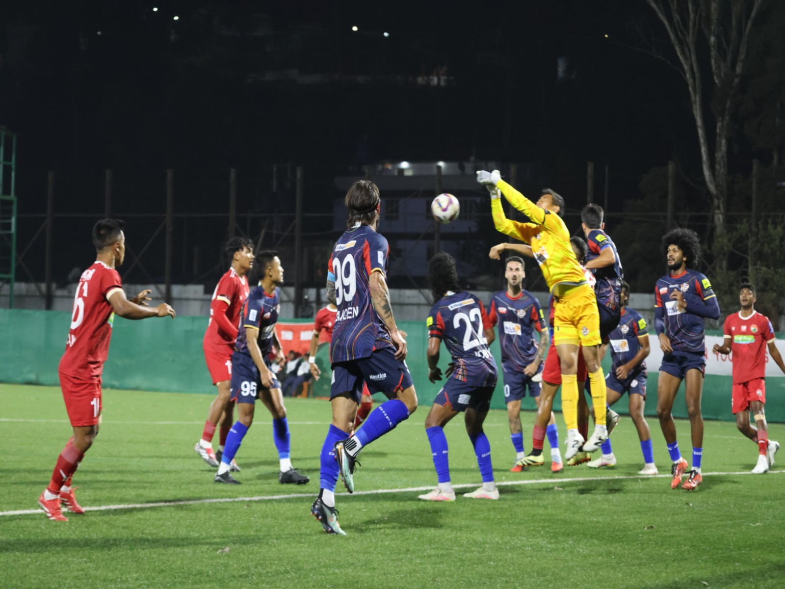 Diamond Harbour and Shillong Lajong FC players in action (Photo: AIFF Media)