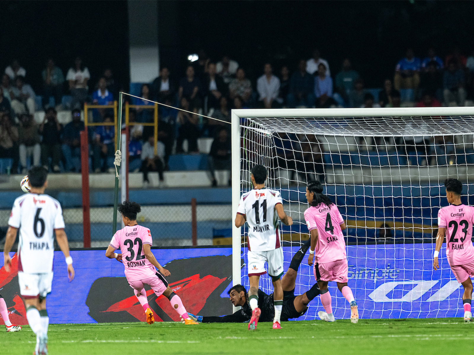 Bengaluru FC and Mohun Bagan players in action (Photo: AIFF Media)