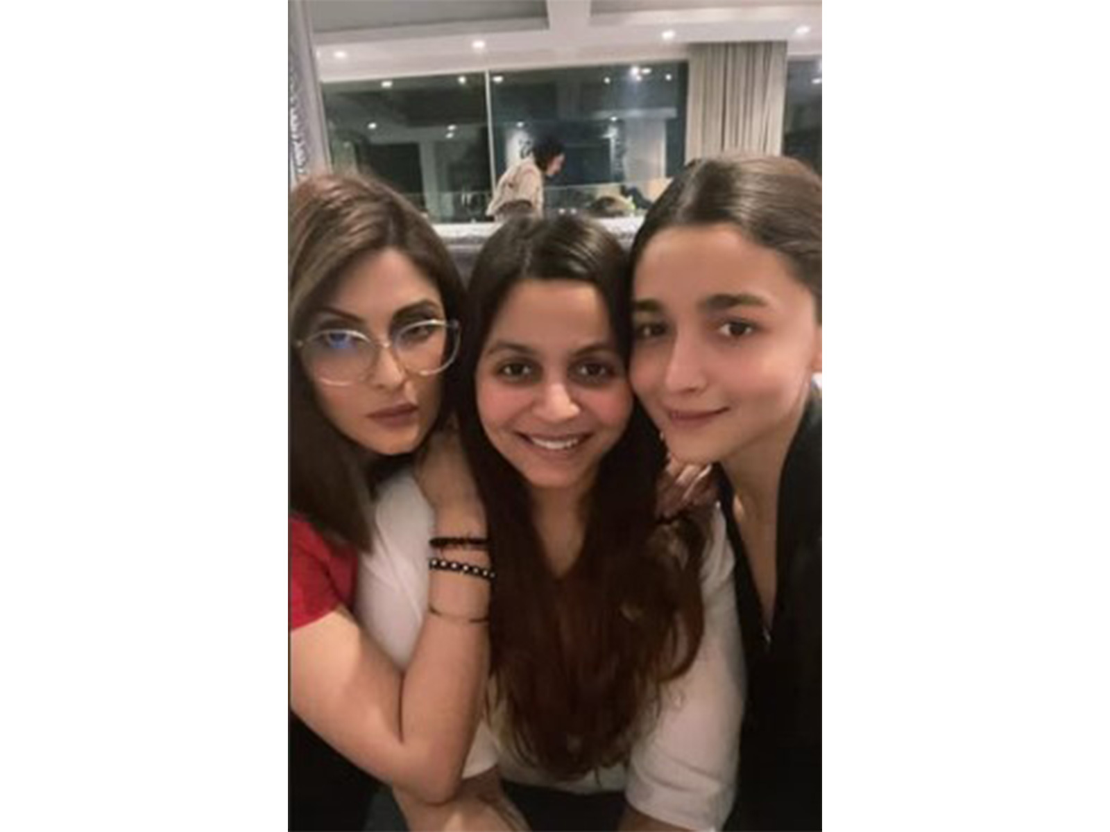 Riddhima Kapoor with Alia Bhatt and Shaheen Bhatt (Photo/instagram/@riddhimakapoorsahniofficial)